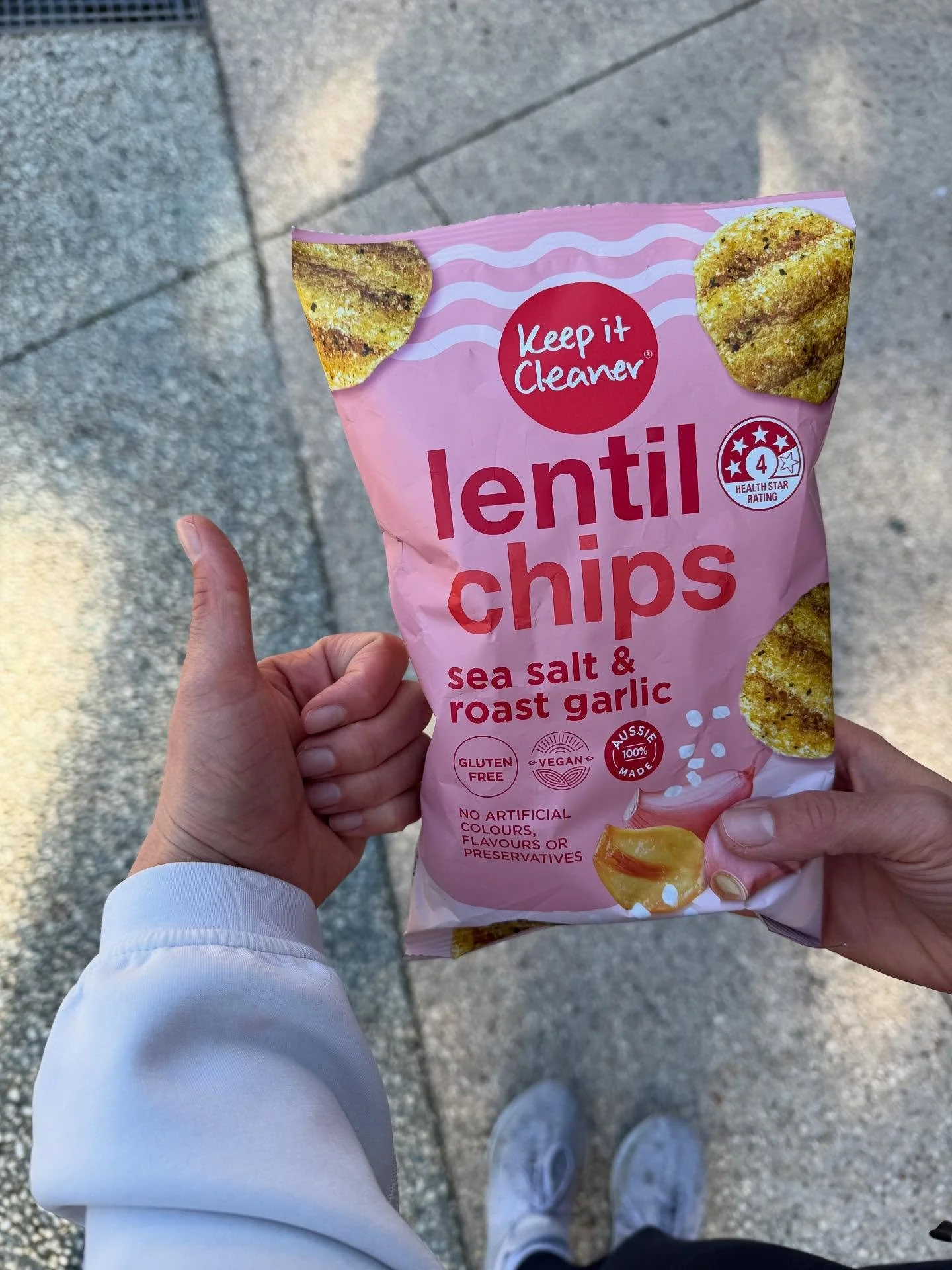 For better or worse, how many of us are reaching for a convenient snack in a packet for the kids for pick up? 

@keepitcleanerfood lentil chips are a good choice! Made with really decent ingredients, a good amount of protein per serve and lower salt 