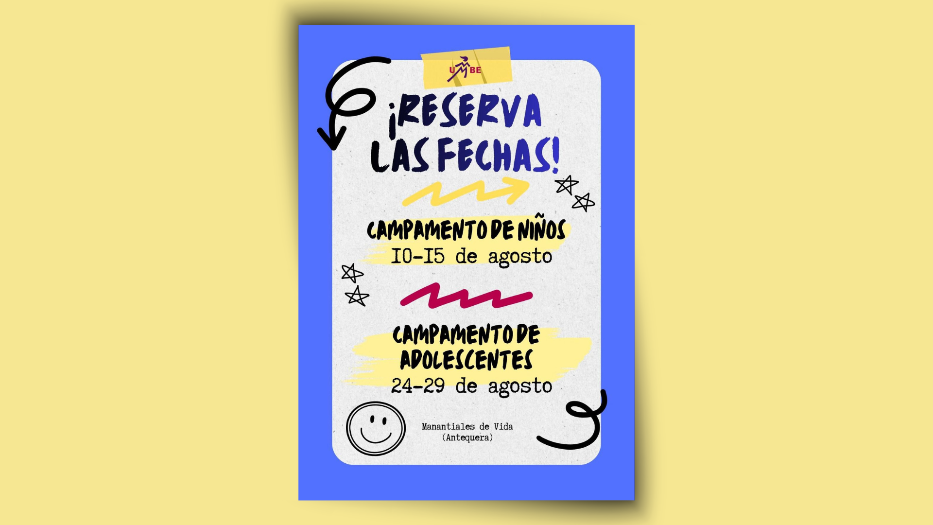 Cartel de colores brillantes con advertencias y fechas para campamentos infantiles y adolescentes en agosto, con dibujos y un rostro sonriente.