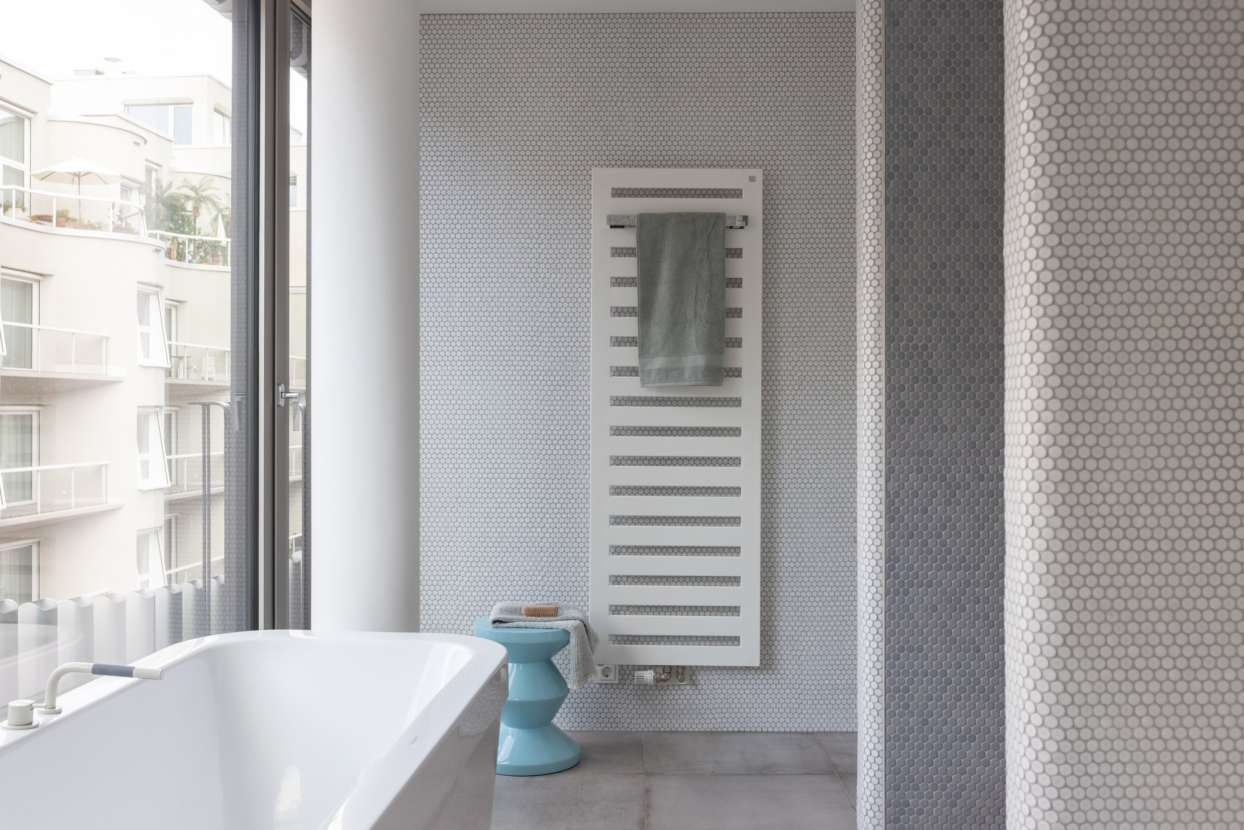 Contemporary bathroom with freestanding bathtub and mosaic tile walls, apartment in Berlin Mitte, home staging and interior styling by Steffi Bühlmaier, photography by Jordana Schramm, 2025