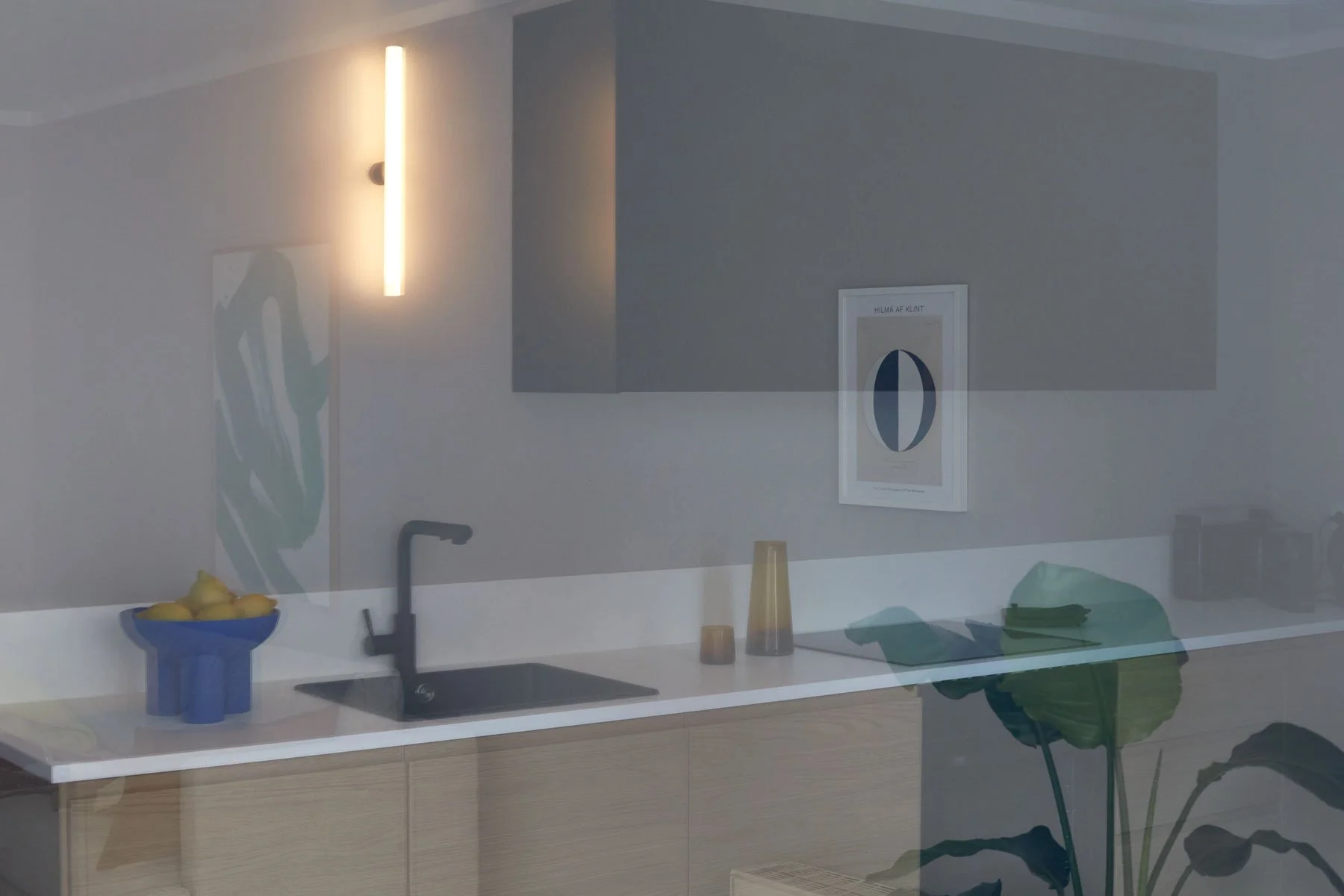 Modern kitchen interior with oak cabinetry and black fixtures, apartment in Berlin Mitte, interior design, Innenausbau, Ausstattung and styling by Steffi Bühlmaier, photography by Tobias Bärmann, 2024