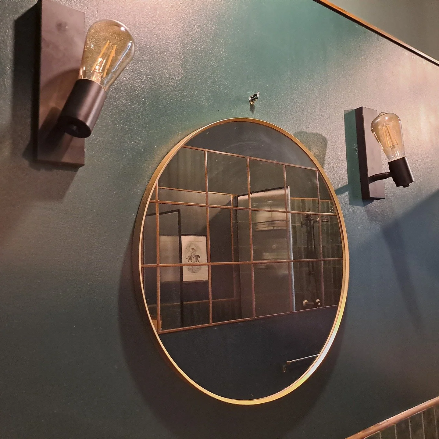 Need better lighting or a cozy upgrade at home?
At FixIt Berlin, we handle everything from light installation to repairs, painting, furniture assembly, and more ,fast, friendly, and professional!