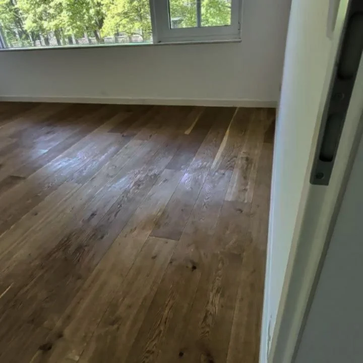 From worn-out to flawless ✨

This flooring was heavily damaged, scratched, and tired&mdash;but with the right process, it got a full second life.

🔧 Process:
&bull; Deep sanding to remove old layers and imperfections
&bull; Careful repair of damaged