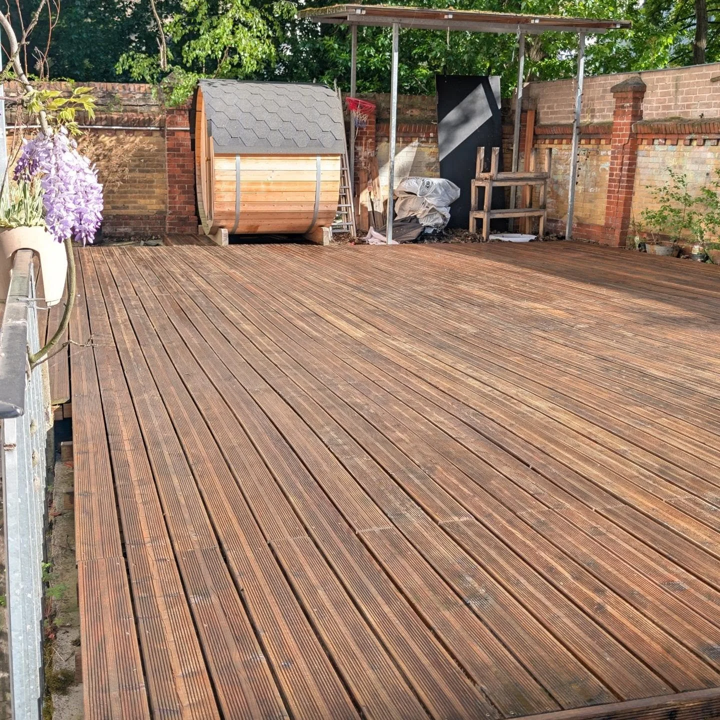 Summer flow, upgraded. ☀️

We just finished restoring this yoga studio&rsquo;s patio to get it ready for the heat. From weathered and worn to smooth and oiled, this space is now officially barefoot-ready for those outdoor sessions.

What we did:

✨ S