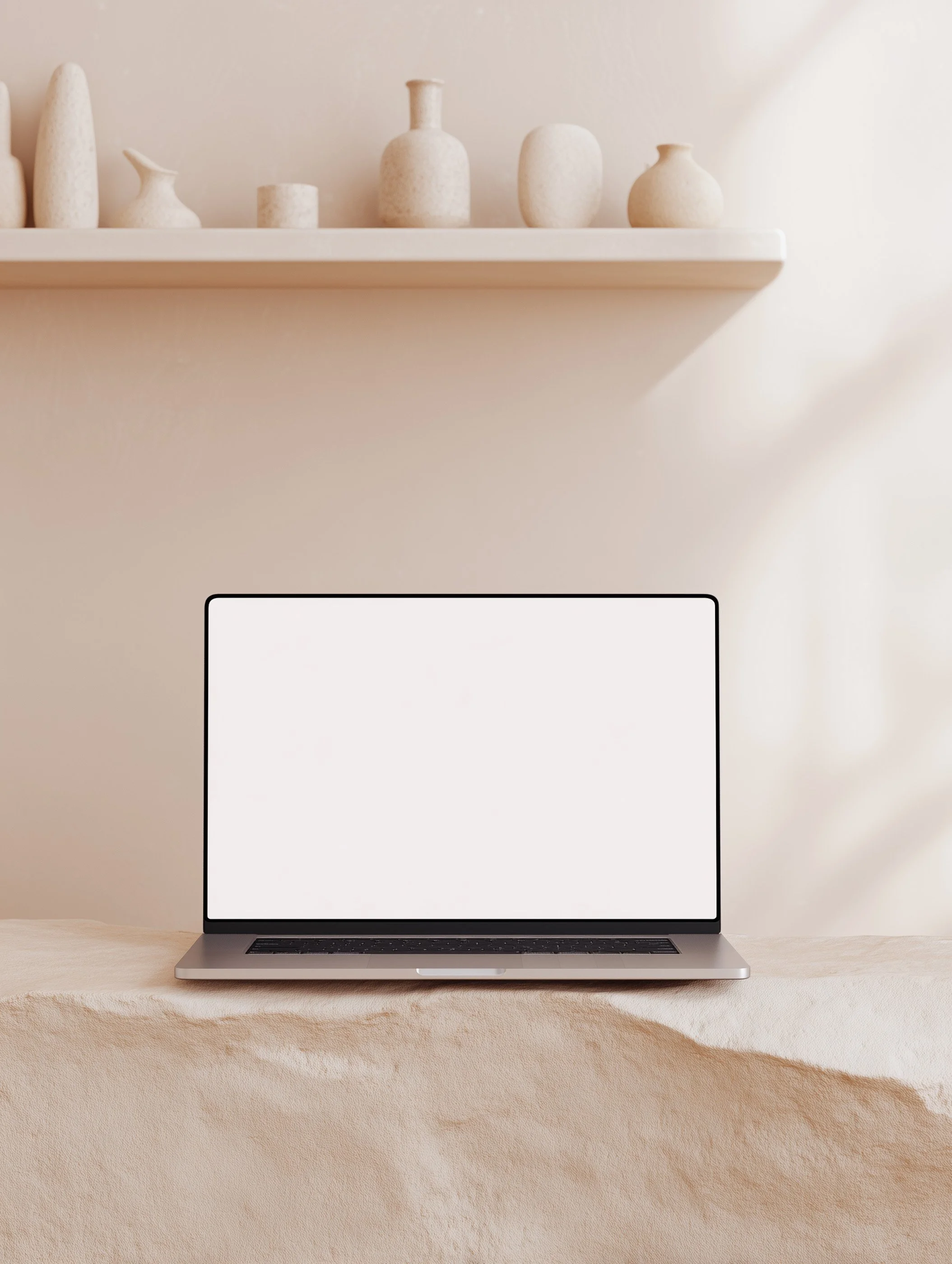 Laptop Mockup auf Stein - soft beige - limiloulu