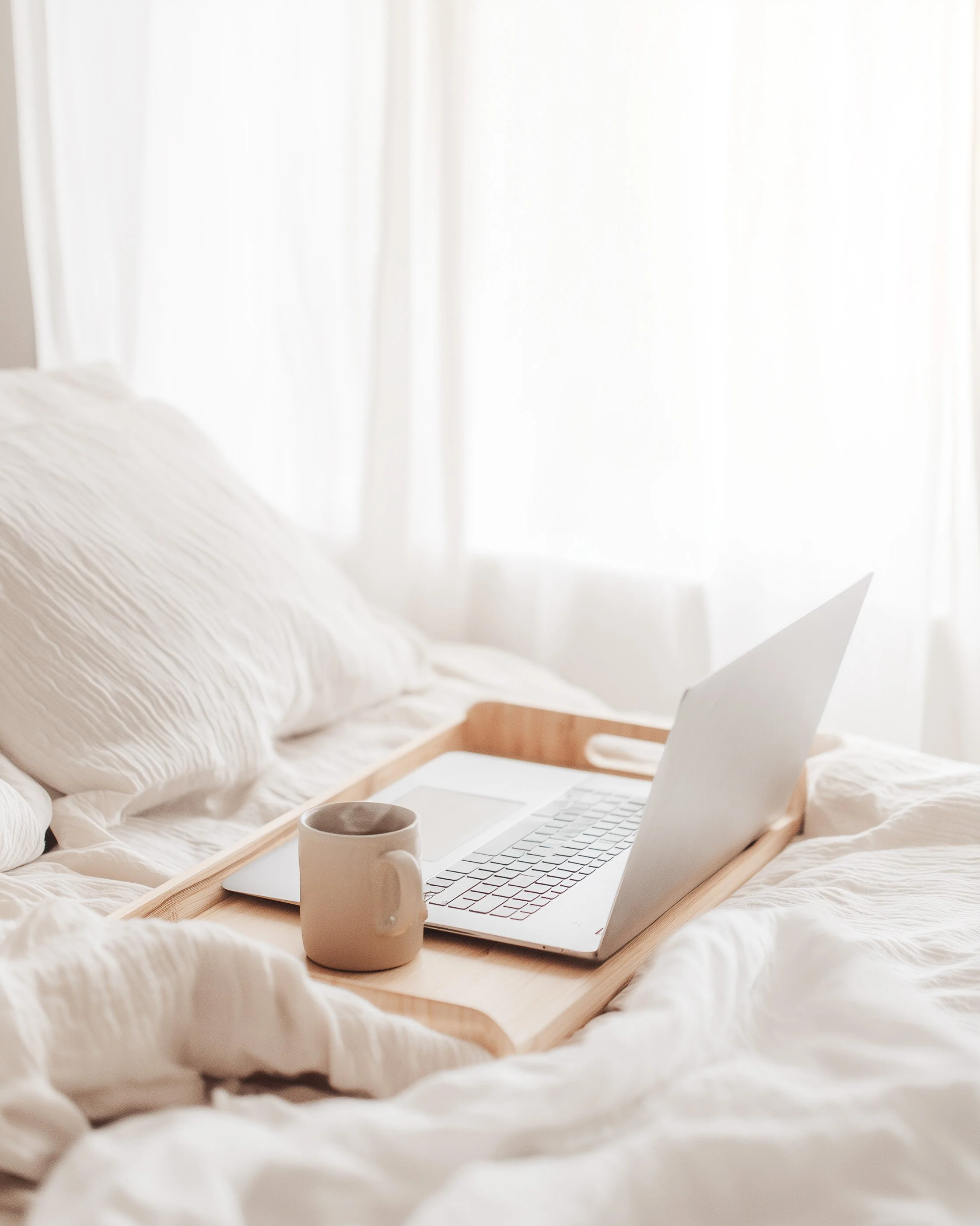 limiloulu.STUDIO - VisibilitySTARTER - Laptop im Bett