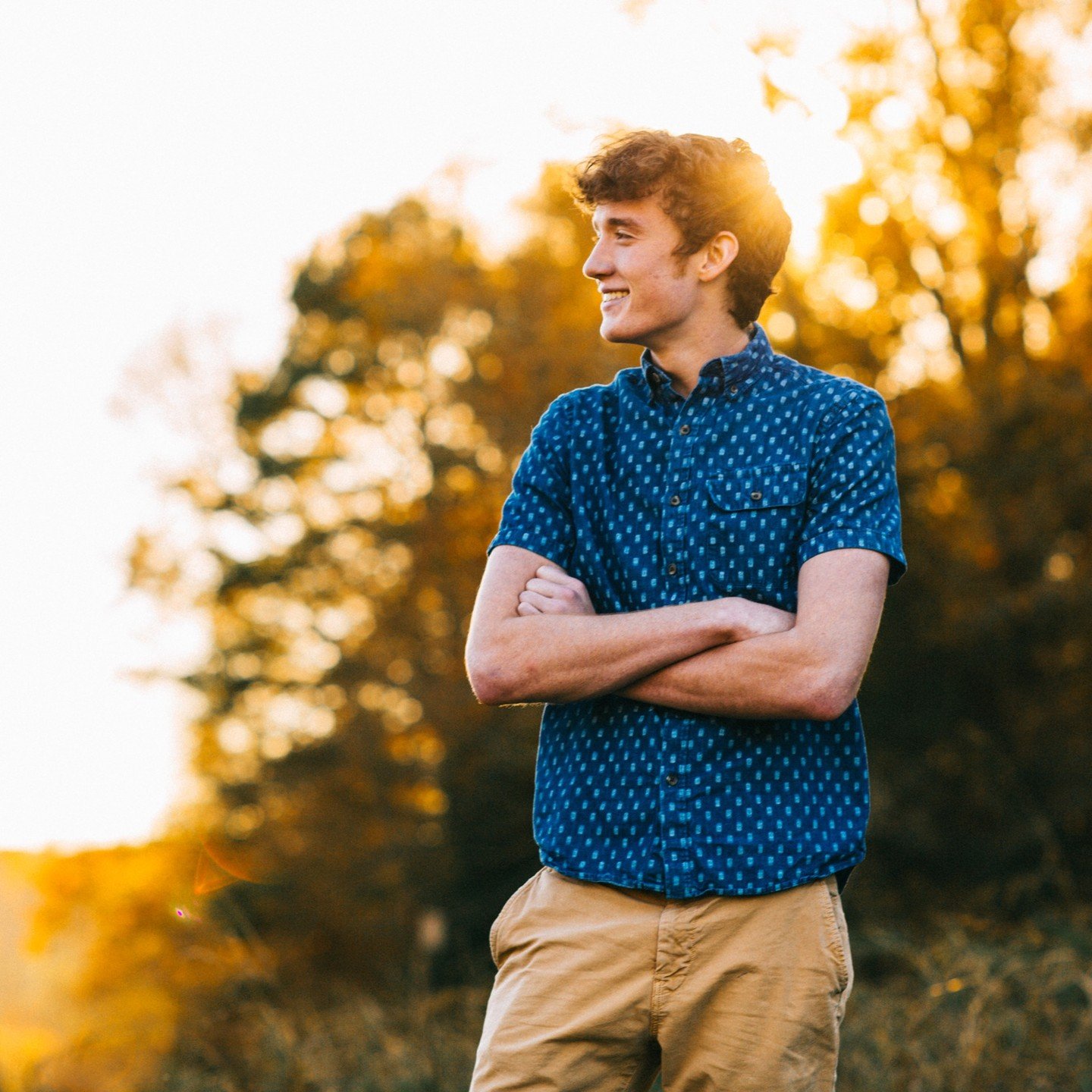 Class of 2024! Our Fall Senior calendar is officially open! Reach out to us and we will send a calendar link right over to you. We can't wait to capture your senior year! 
https://www.oursixarrows.us/portrait-inquiry/

🎓 🎉