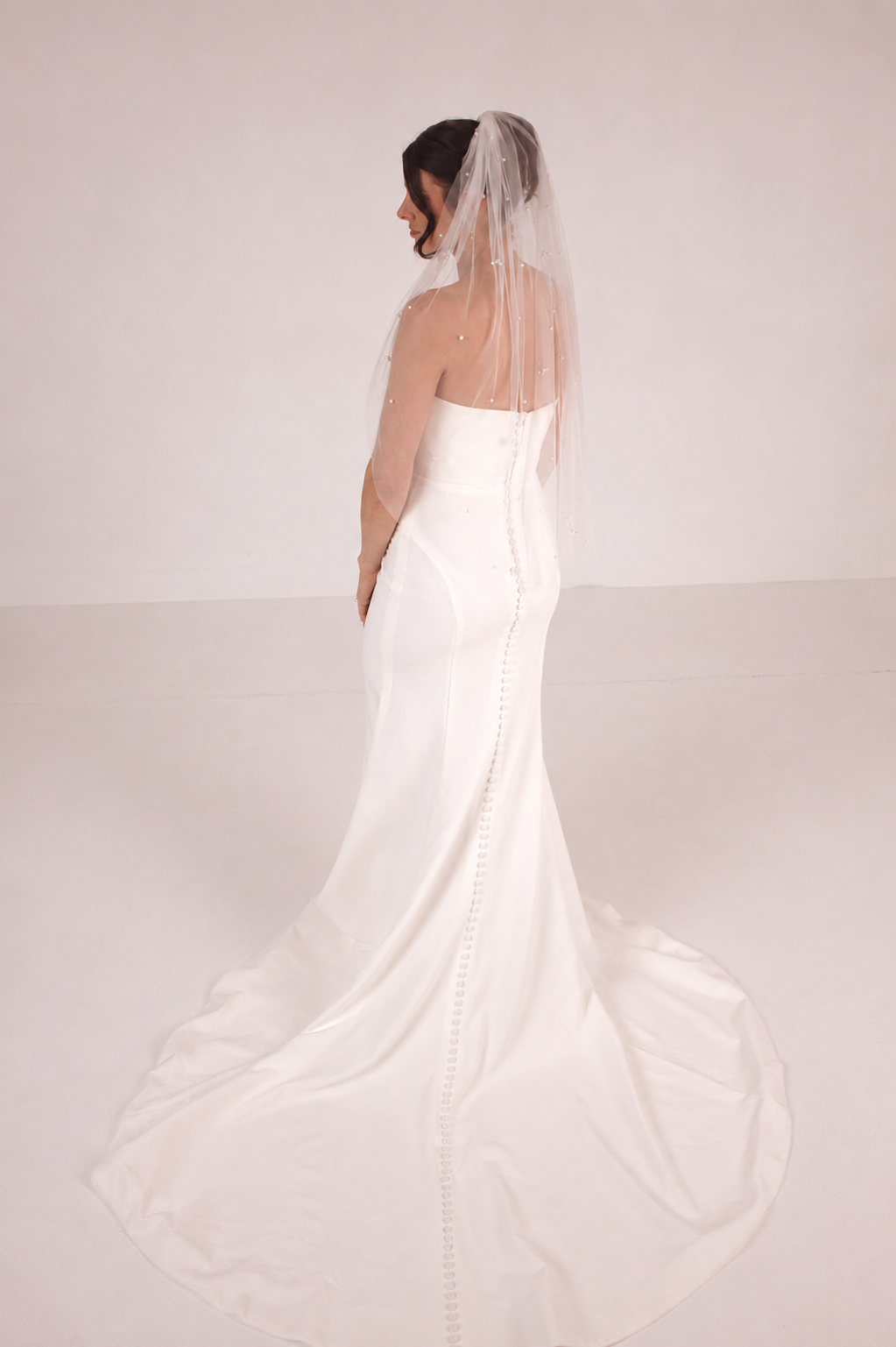 Cluster Pearl Ivory Veil