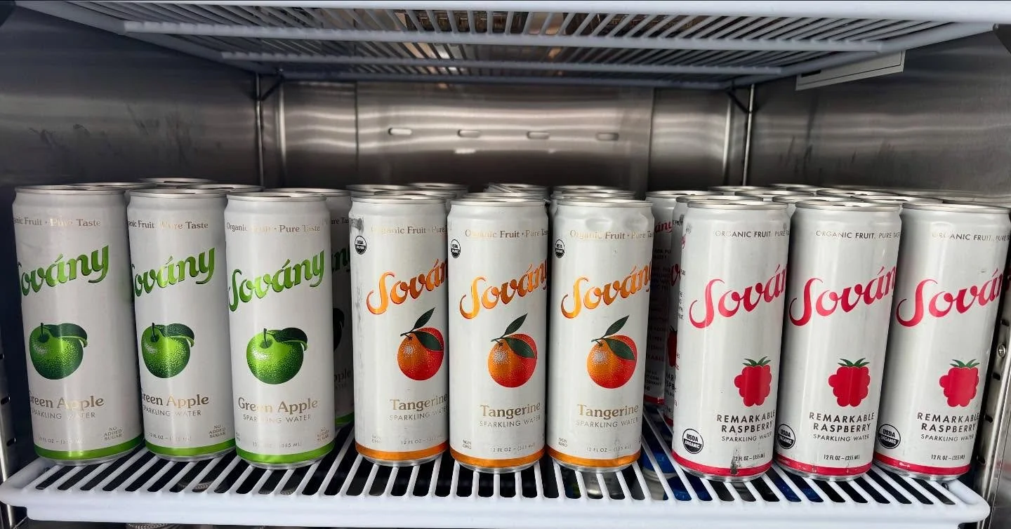 A little sparkle to brighten your day ✨
@drinksovany Organic Sparkling Water&mdash;made with real fruit and packed with real flavor!
Raspberry &bull; Tangerine &bull; Green Apple 💛