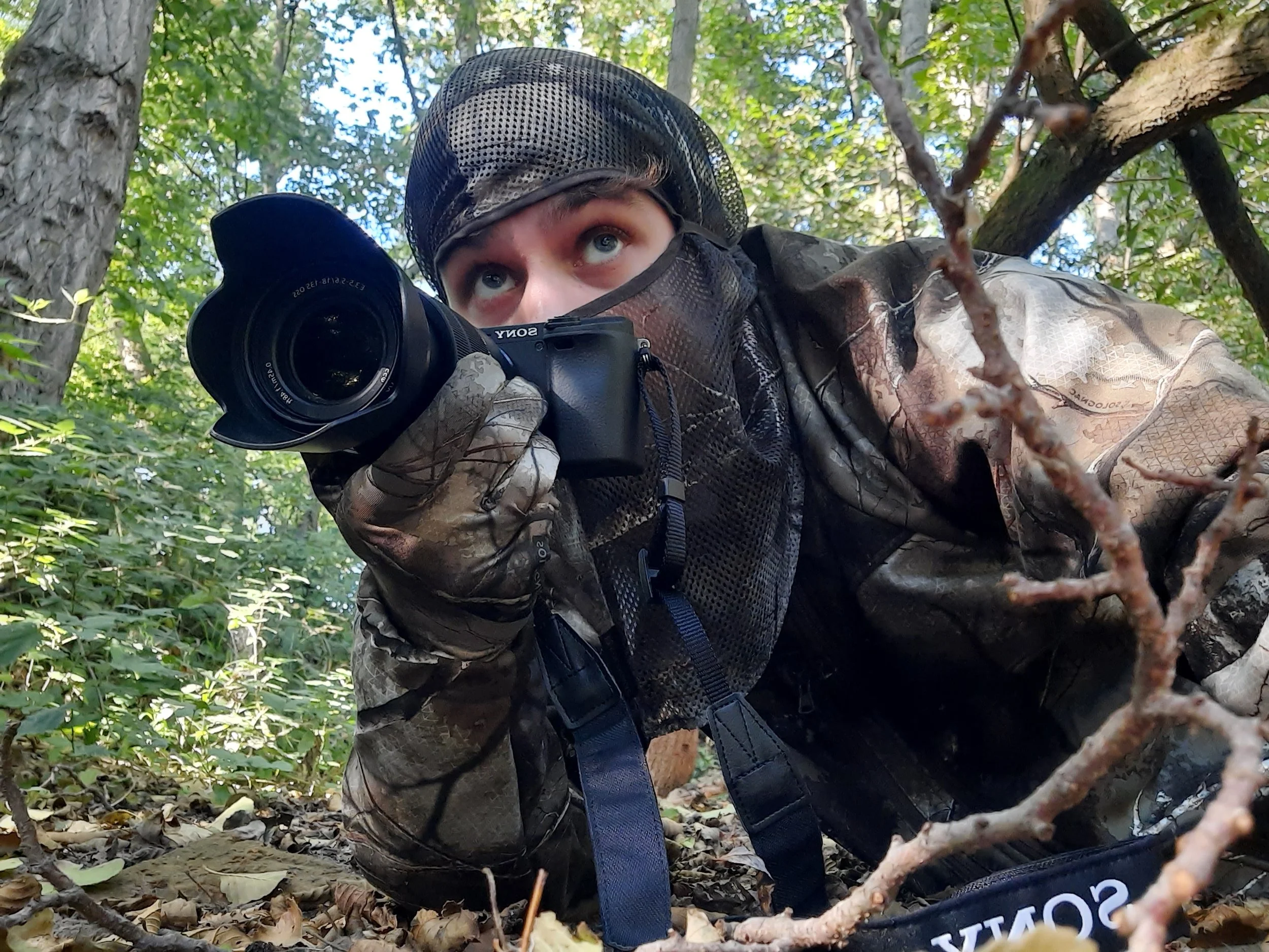 Photo Etienne en camouflage dans la nature