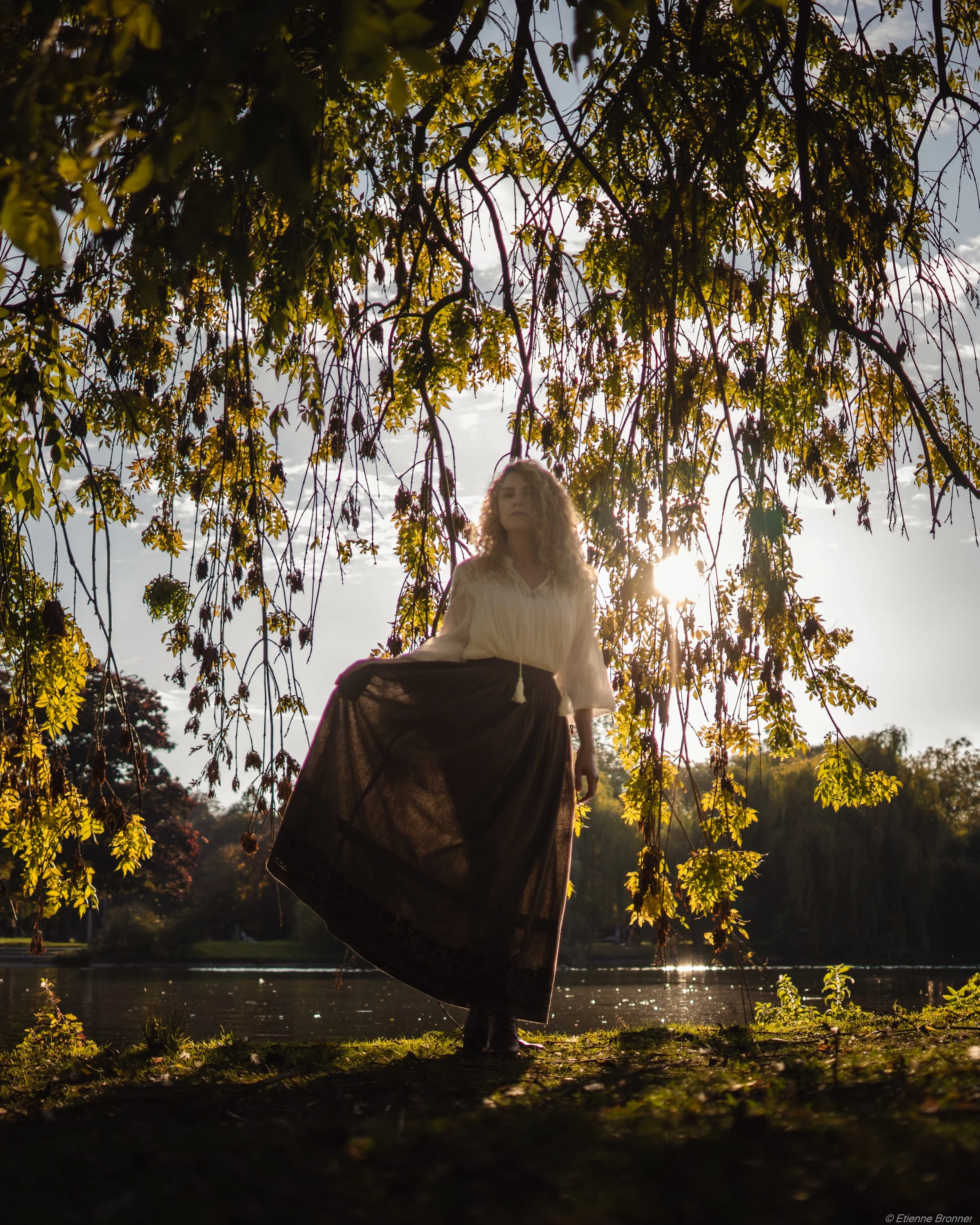 Portrait devant le plan d'eau du bois de Vincennes
