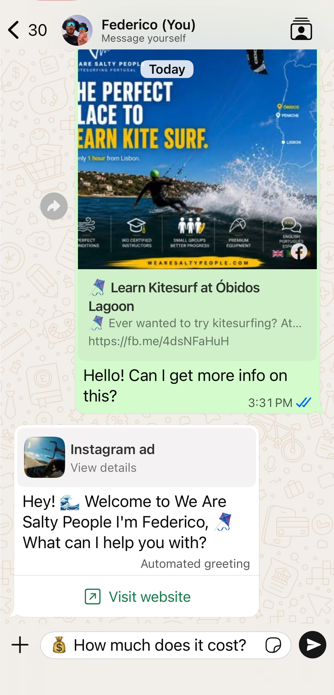 Conversación de WhatsApp con saludo automático