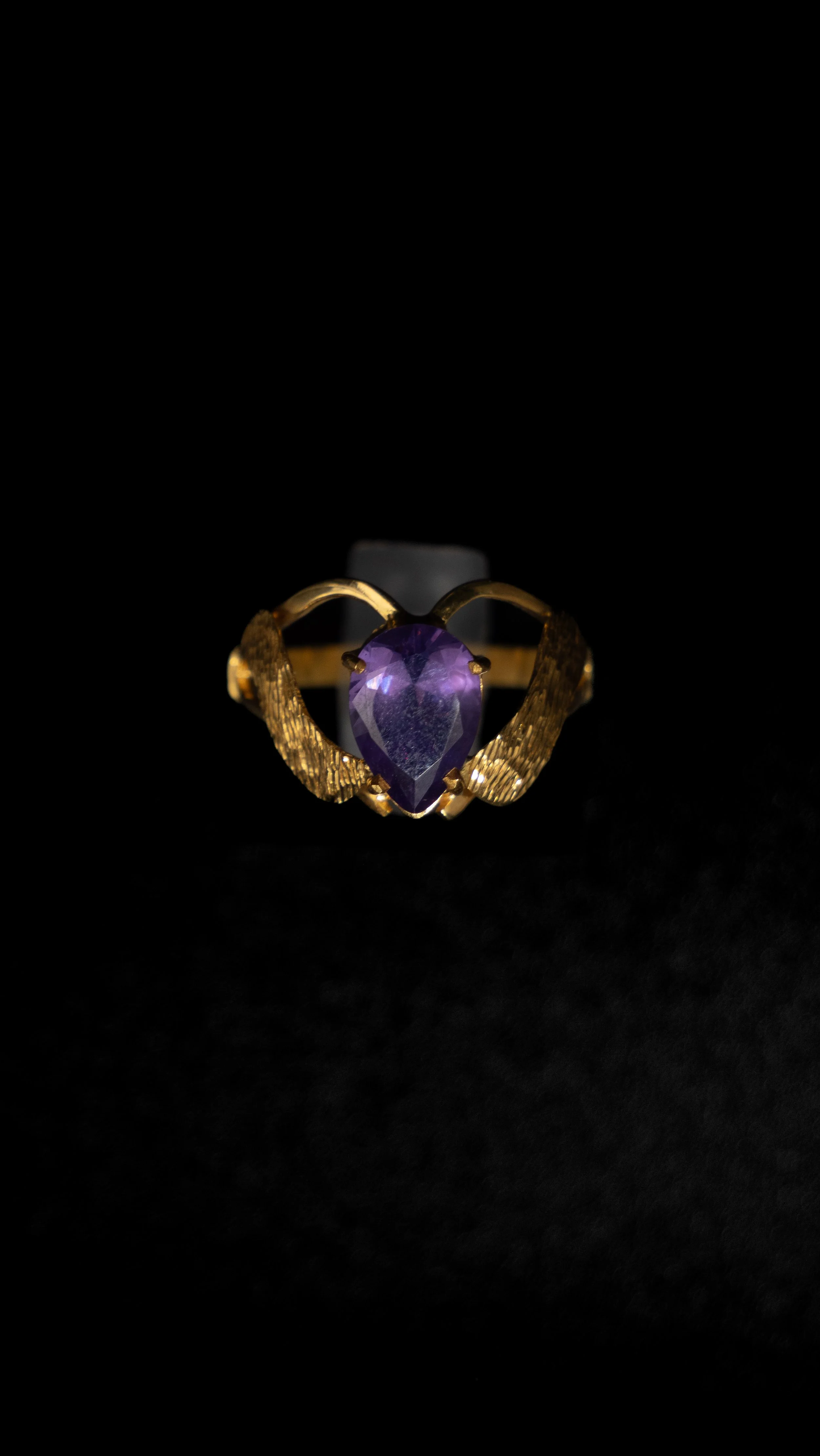 Bague Motif Papillon Sablé Pierre Oval Violette