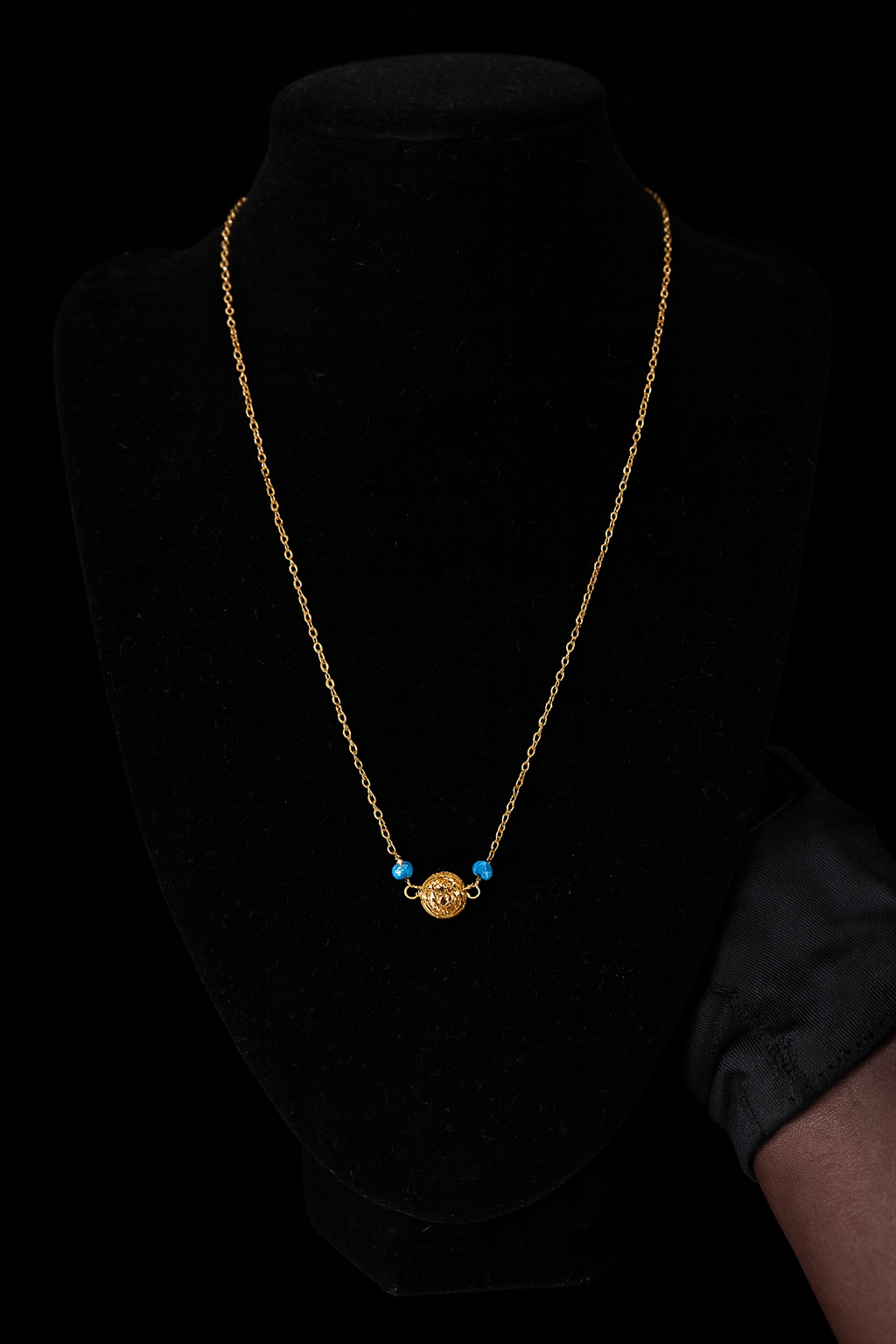 Collier filigrane boule grenat bleu
