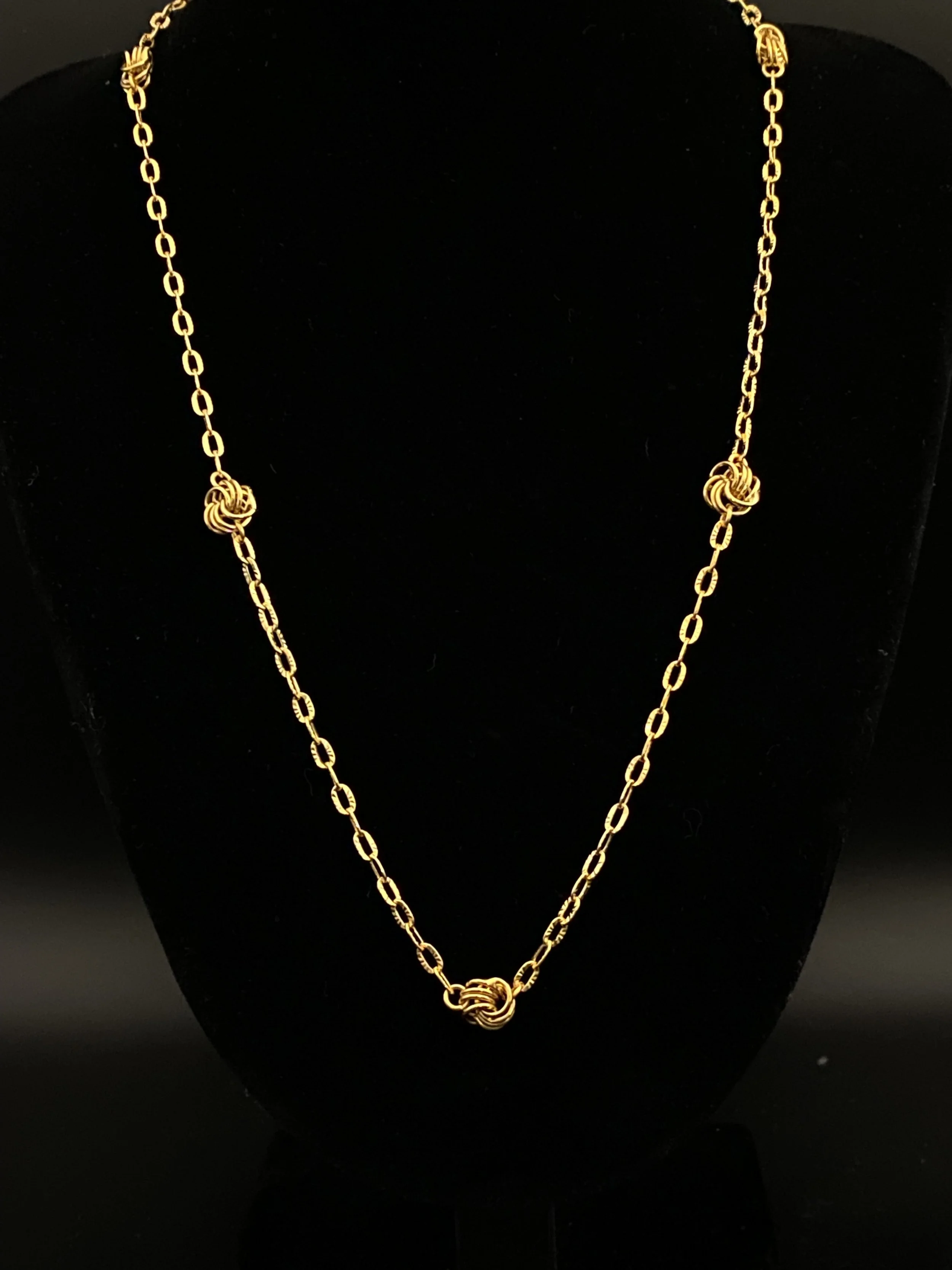 Collier en maille macaron