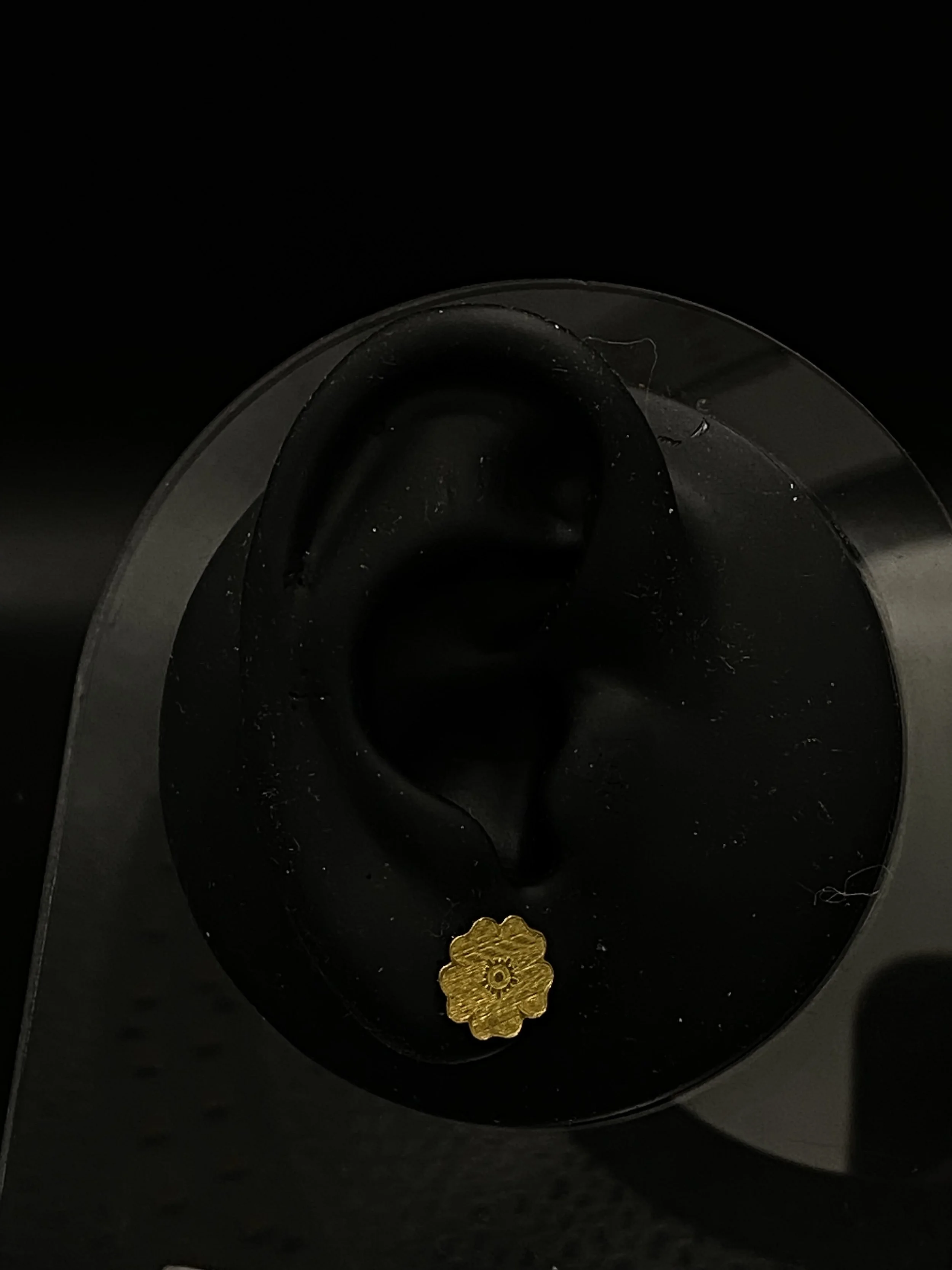 Boucle d'oreille motif fleur