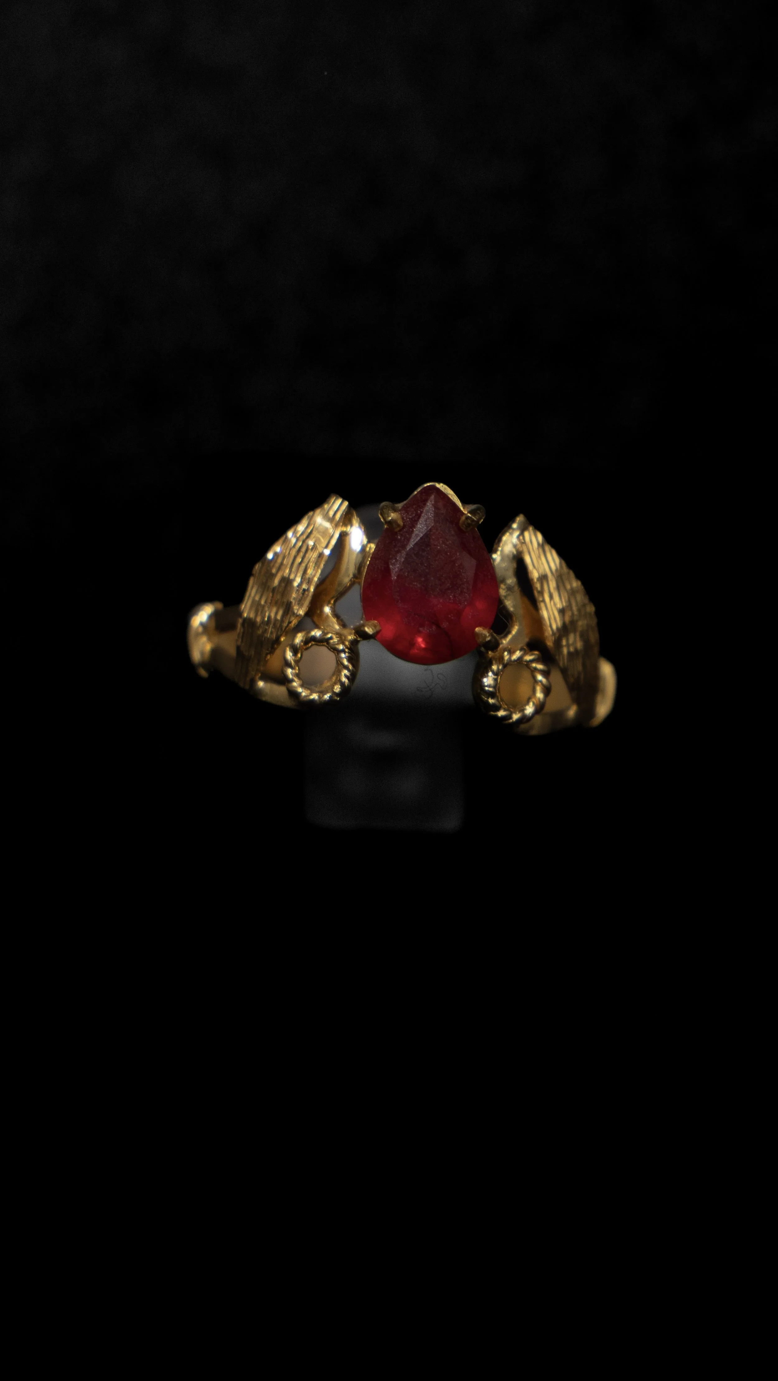 Bague Motif Sablé Petite Pierre Rouge Oval