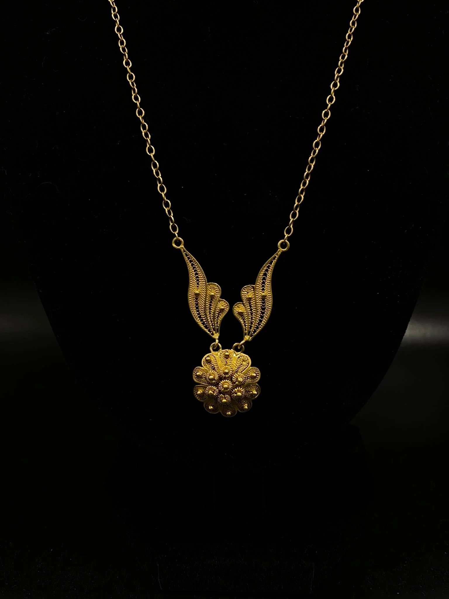 Collier choux et ailes en filigrane