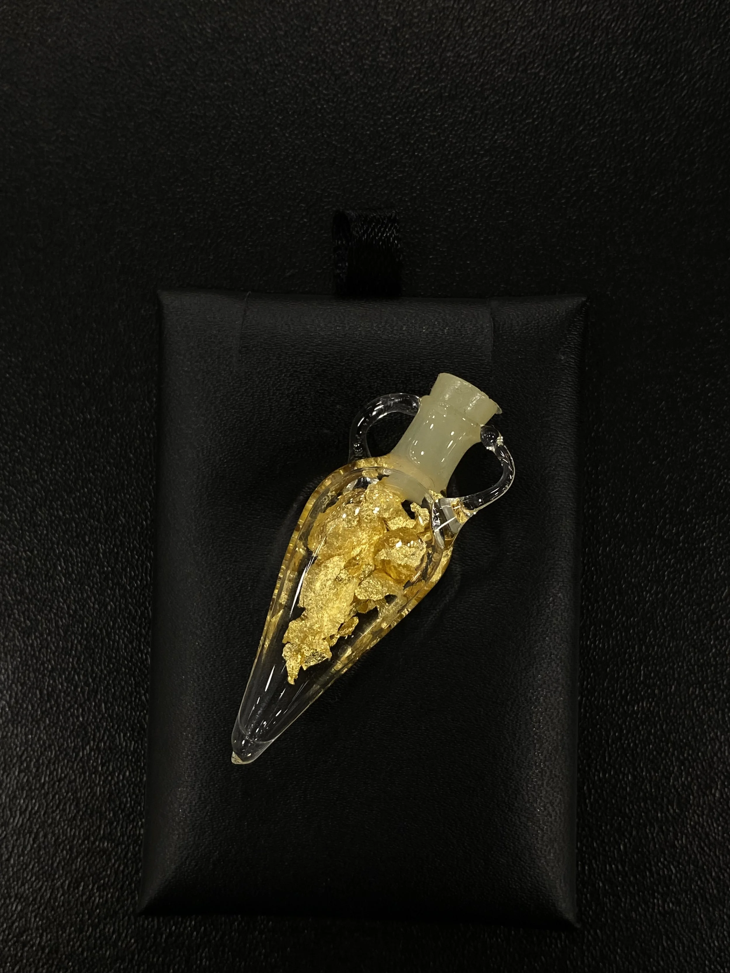 Pendentif fiole avec feuilles d'or