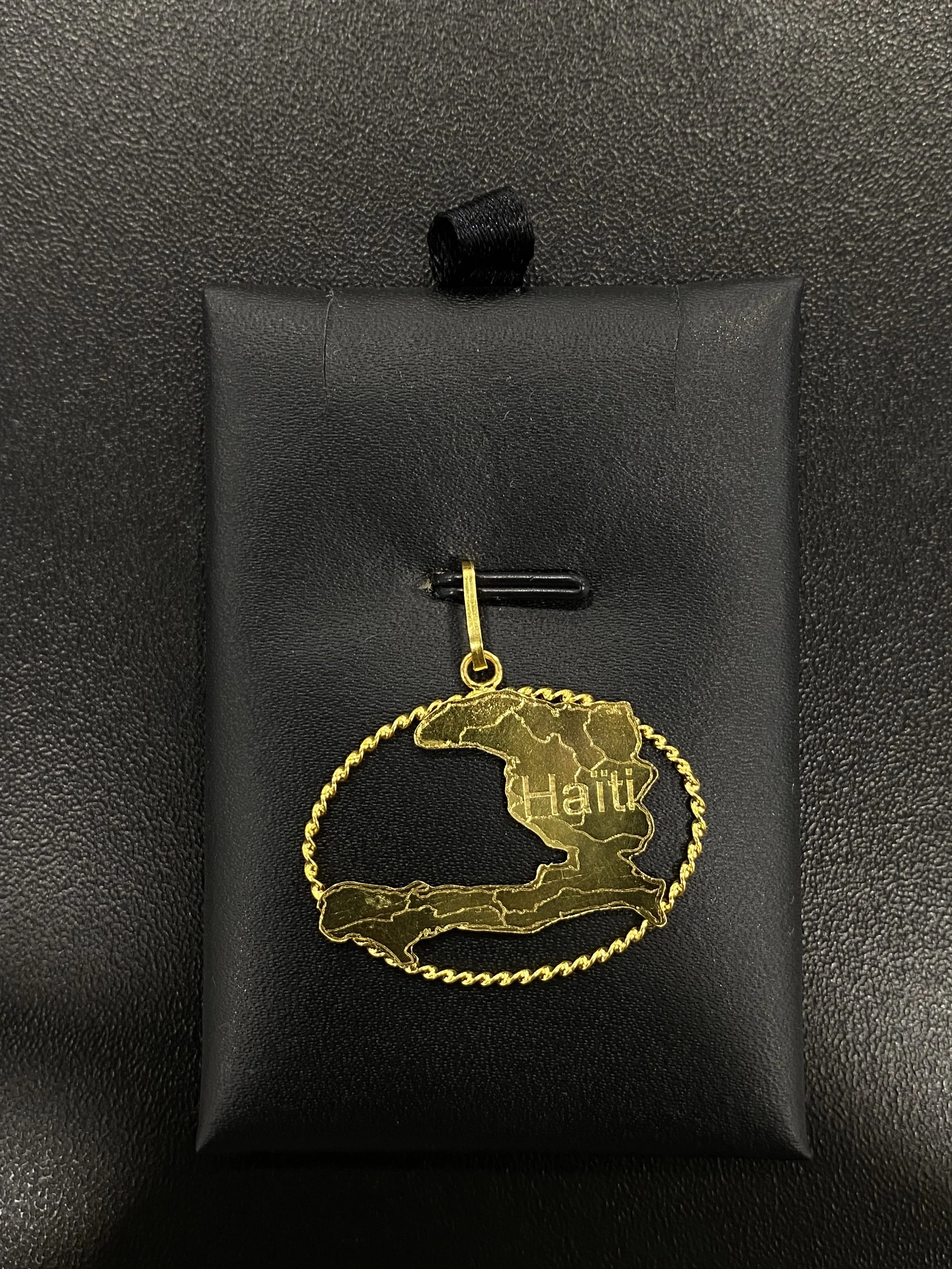 Pendentif carte Haïti cerclée