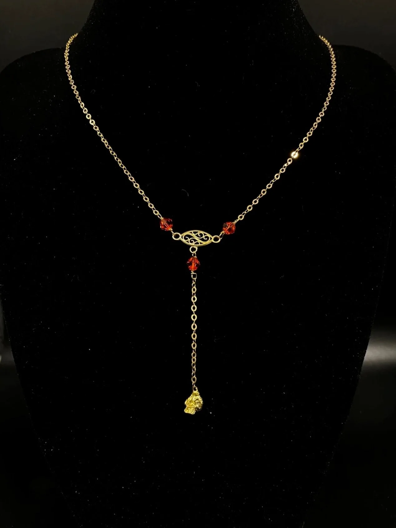 Collier filigrane ovale grenats oranges avec pépite