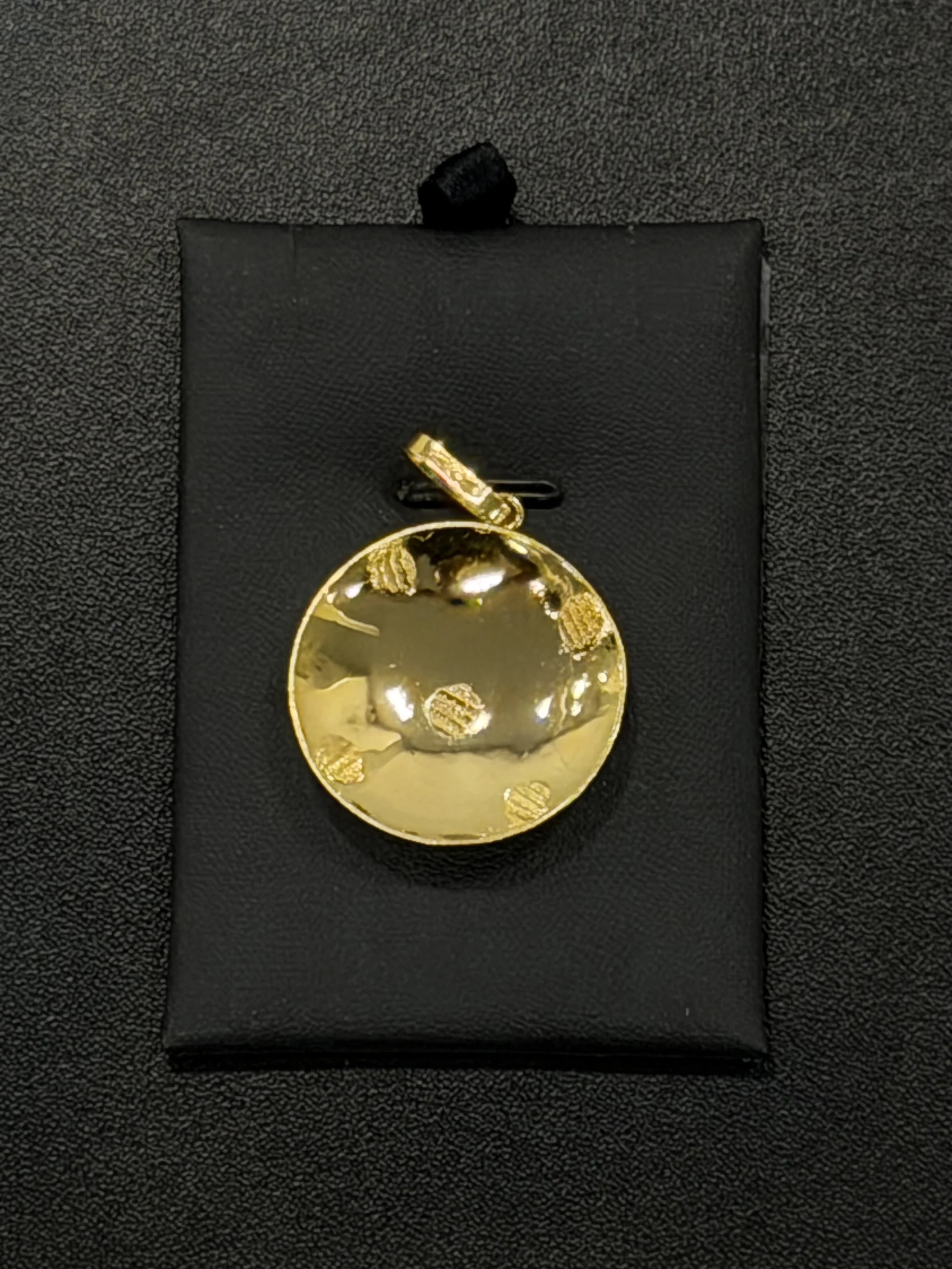 Pendentif Baté