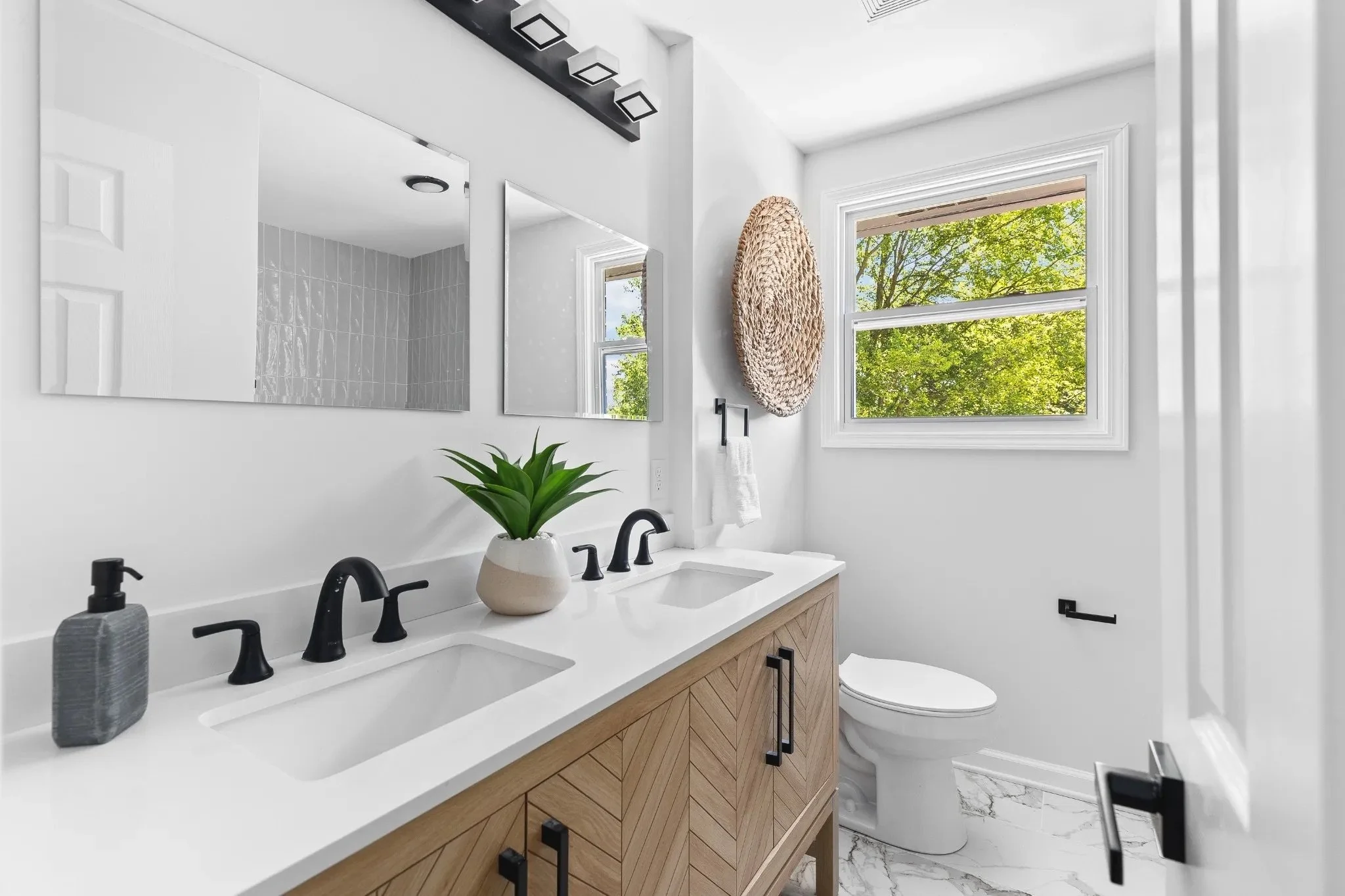 373 Kingview Dr 9.jpeg