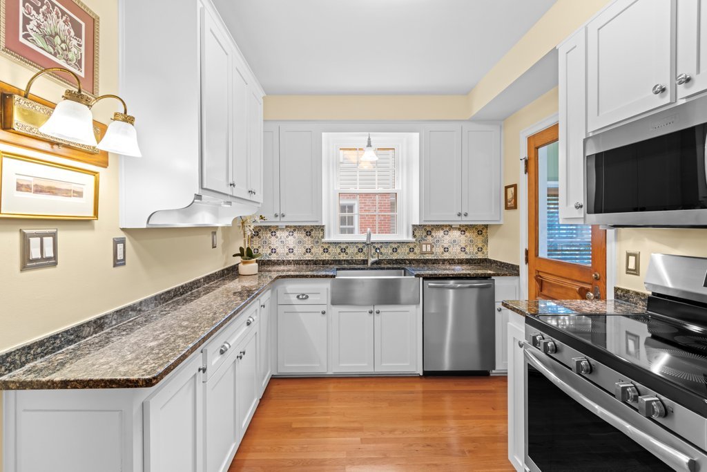 235 Fallis Road-18.jpg-SMALL.JPG