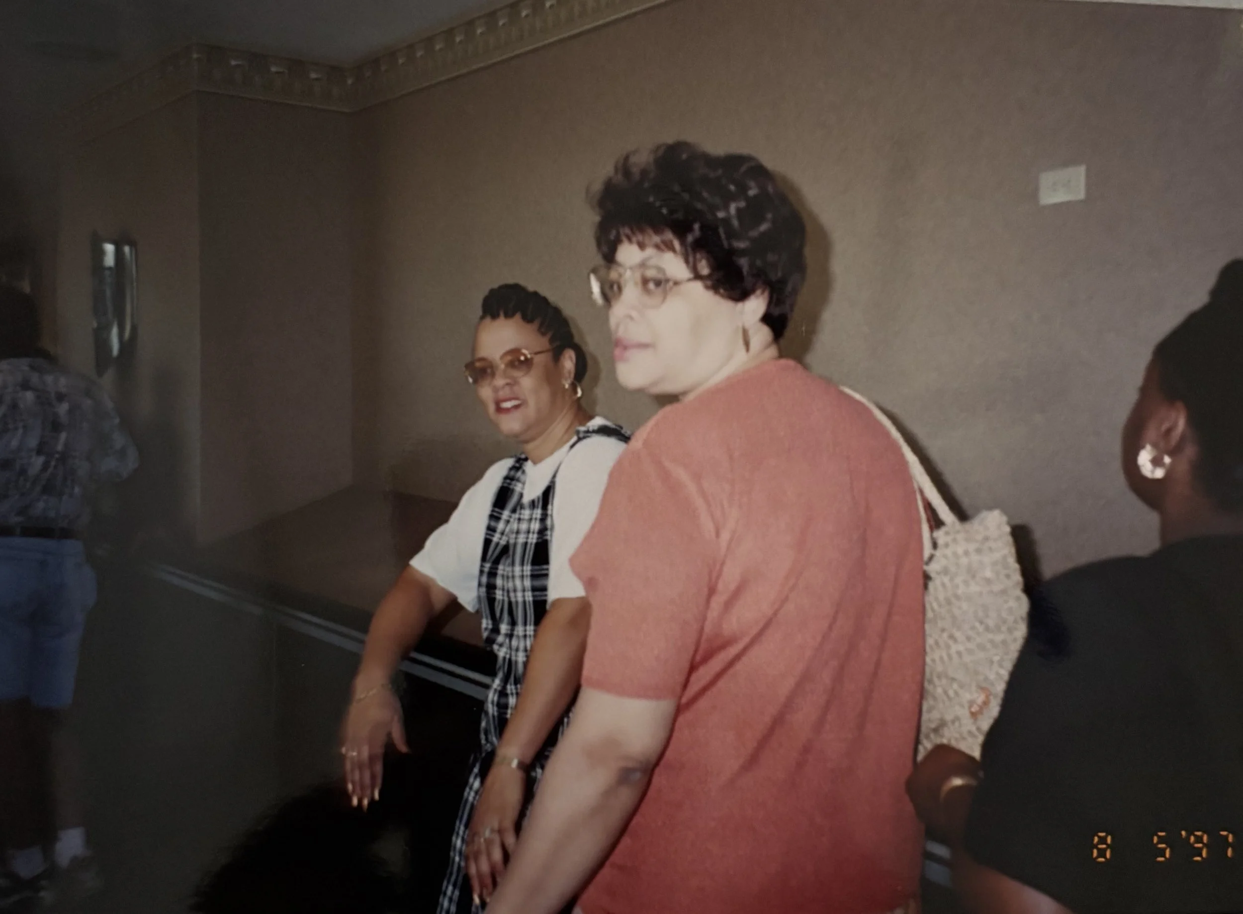 Patricia Davis-Thomas, Elizabeth Phillips