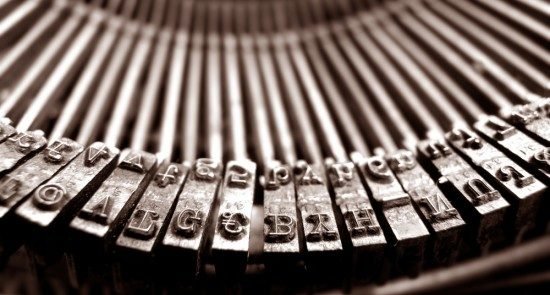 Gutenberg-Gedenken: Blumen am Bauzaun