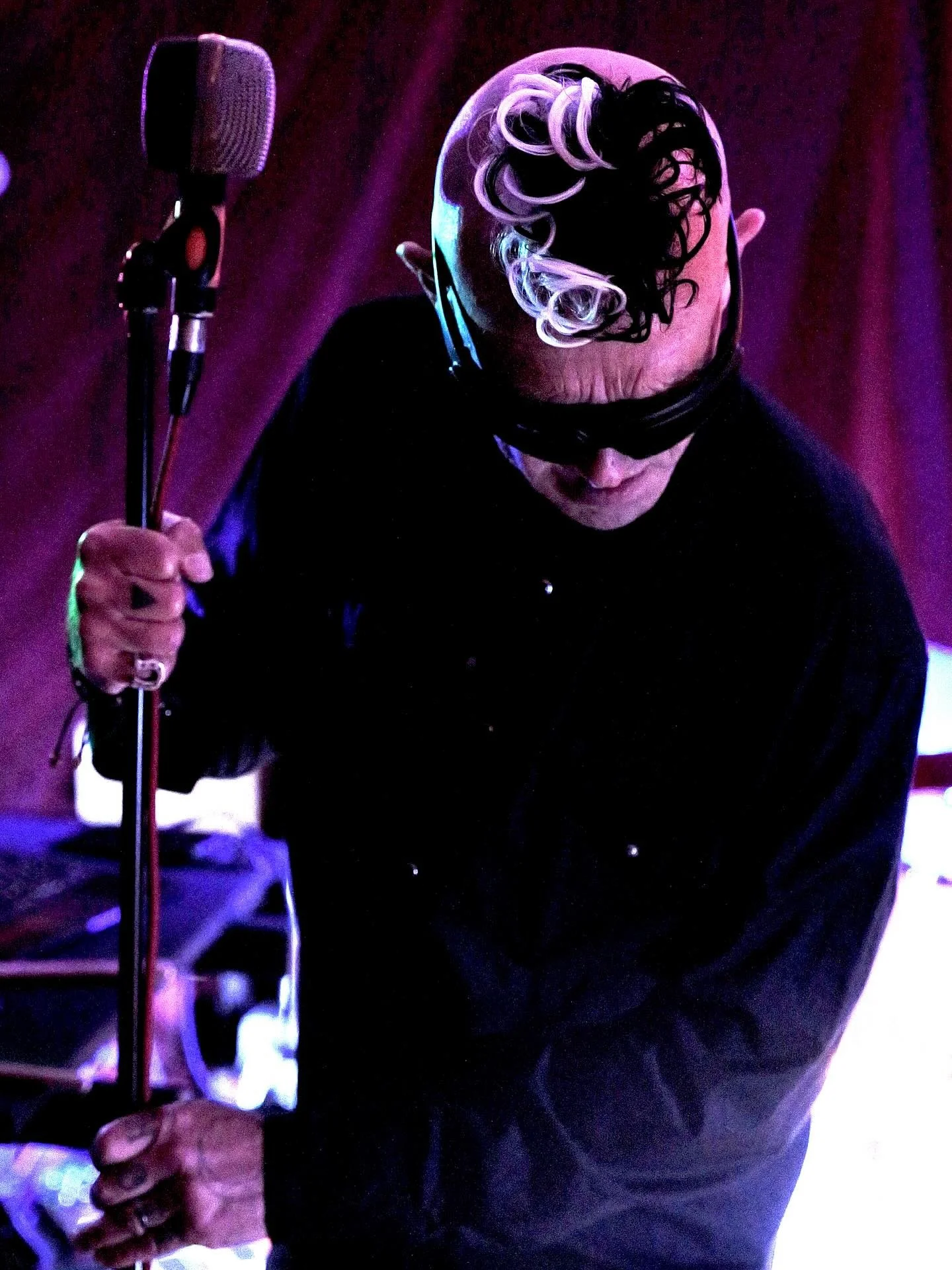 Sonny E. alias Adamski im Atomino-Studio.