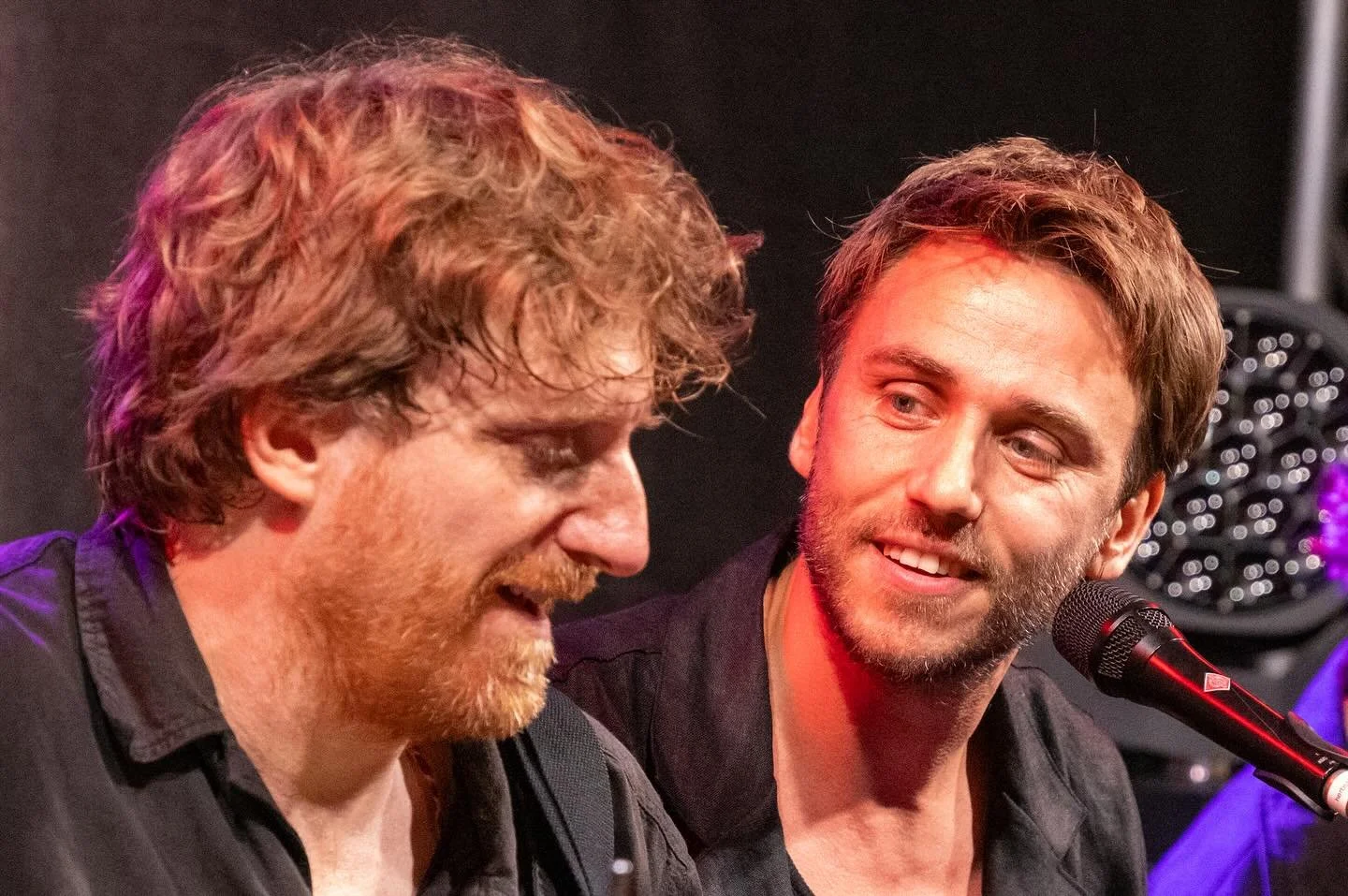 Tim Neuhaus mit Clueso und Anton Weigel im Haus Dacher&ouml;den. Die frische Single &bdquo;Minimum&ldquo; als &Uuml;berraschung und Akustikversion im Gep&auml;ck. Sch&ouml;n war&rsquo;s!