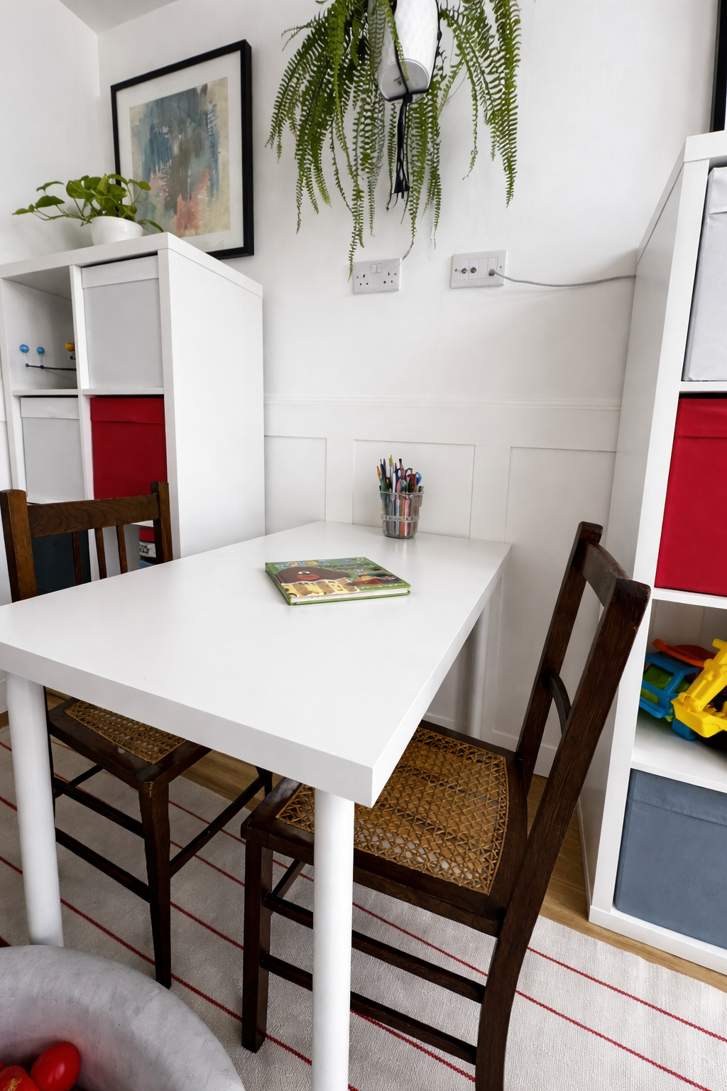 Dedicated children's craft and homework table, Oxford family home by Rodolfo Falcao