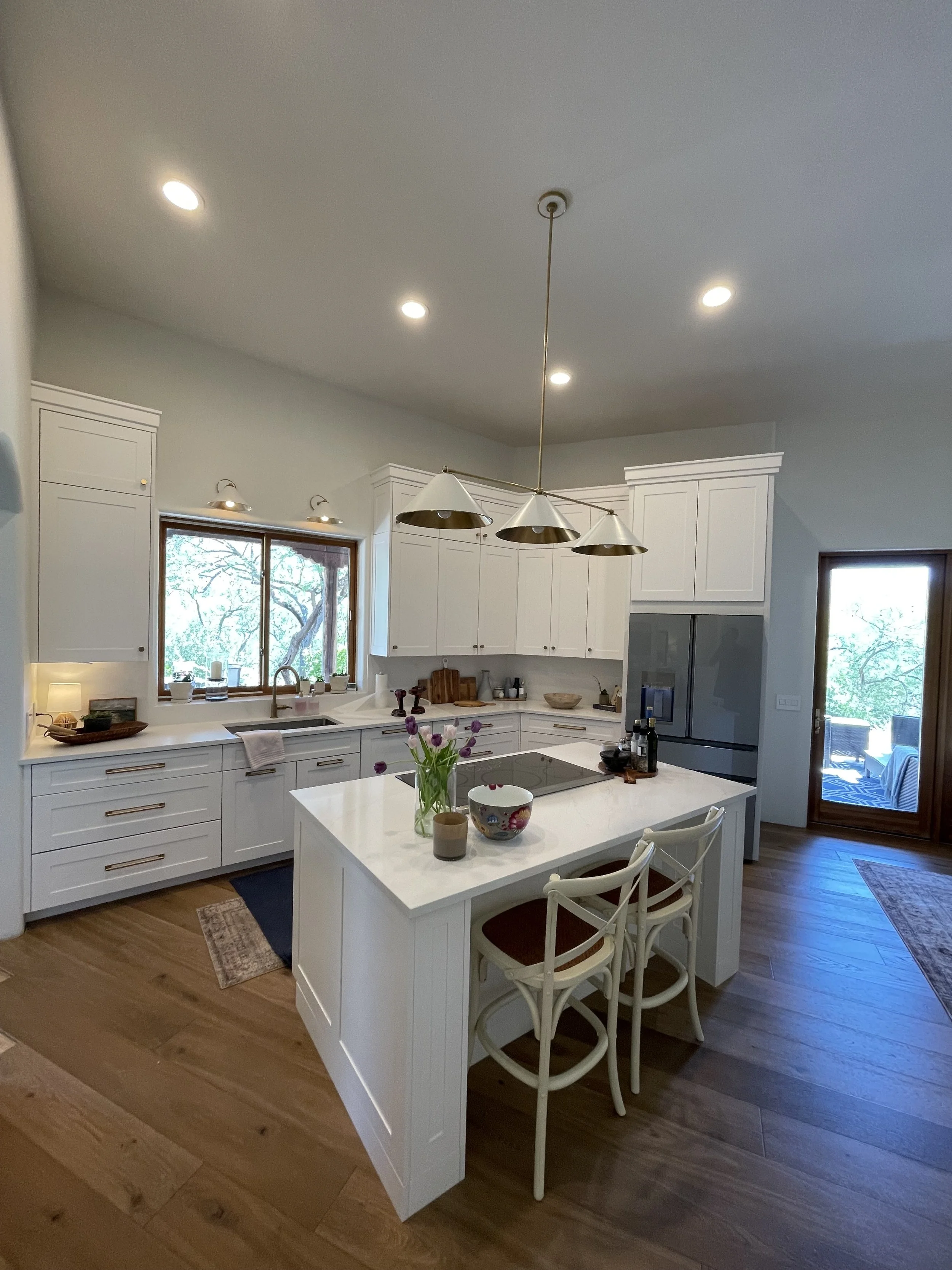 Modern kitchen with white cabinets, with a matching white kitchen island