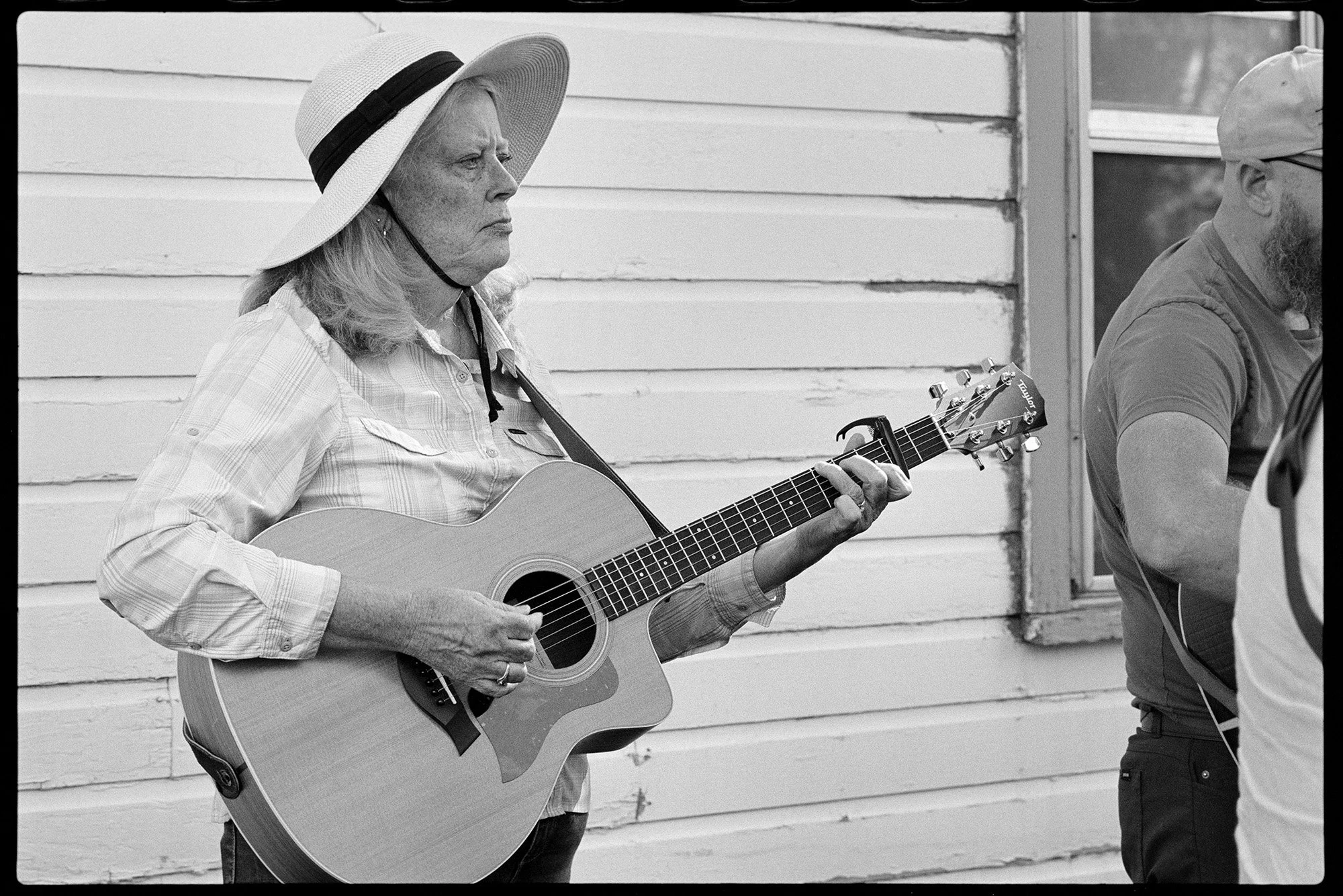 26-05-10-NikonF2-LovelandBluegrassJam_SNR0634.jpg