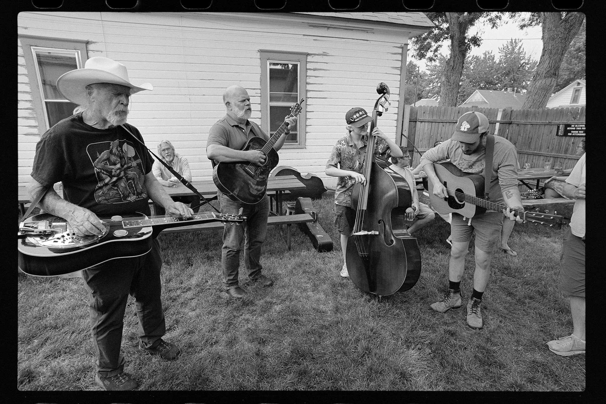 26-06-07-NikonF2-LovelandBluegrass_SNR0801.jpg