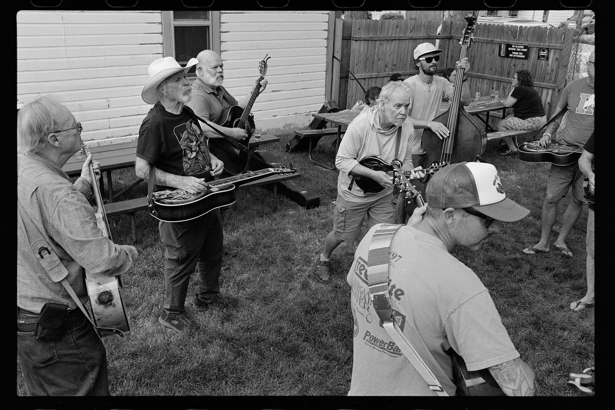 26-06-07-NikonF2-LovelandBluegrass_SNR0800.jpg