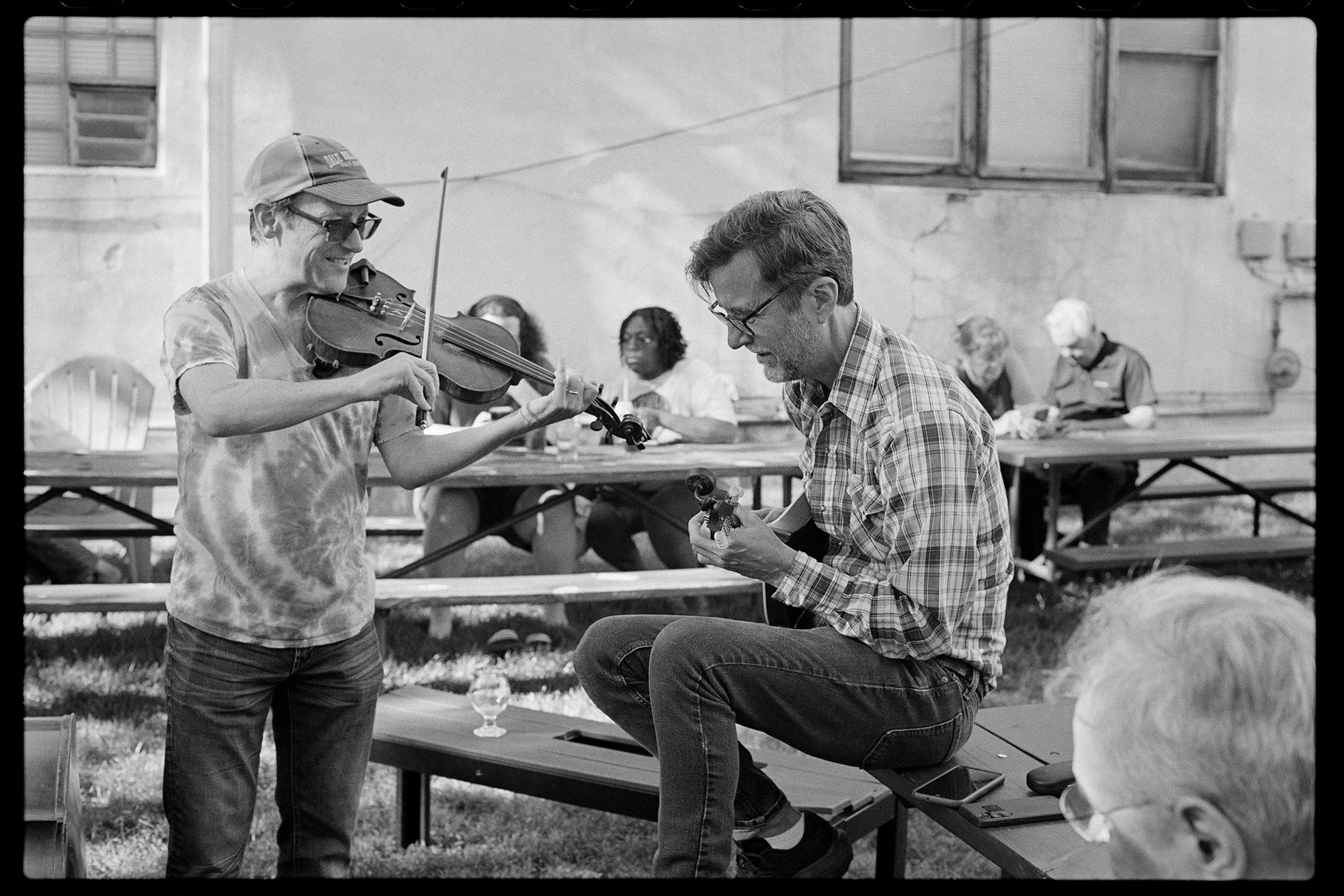 26-05-10-NikonF2-LovelandBluegrassJam_SNR0643.jpg