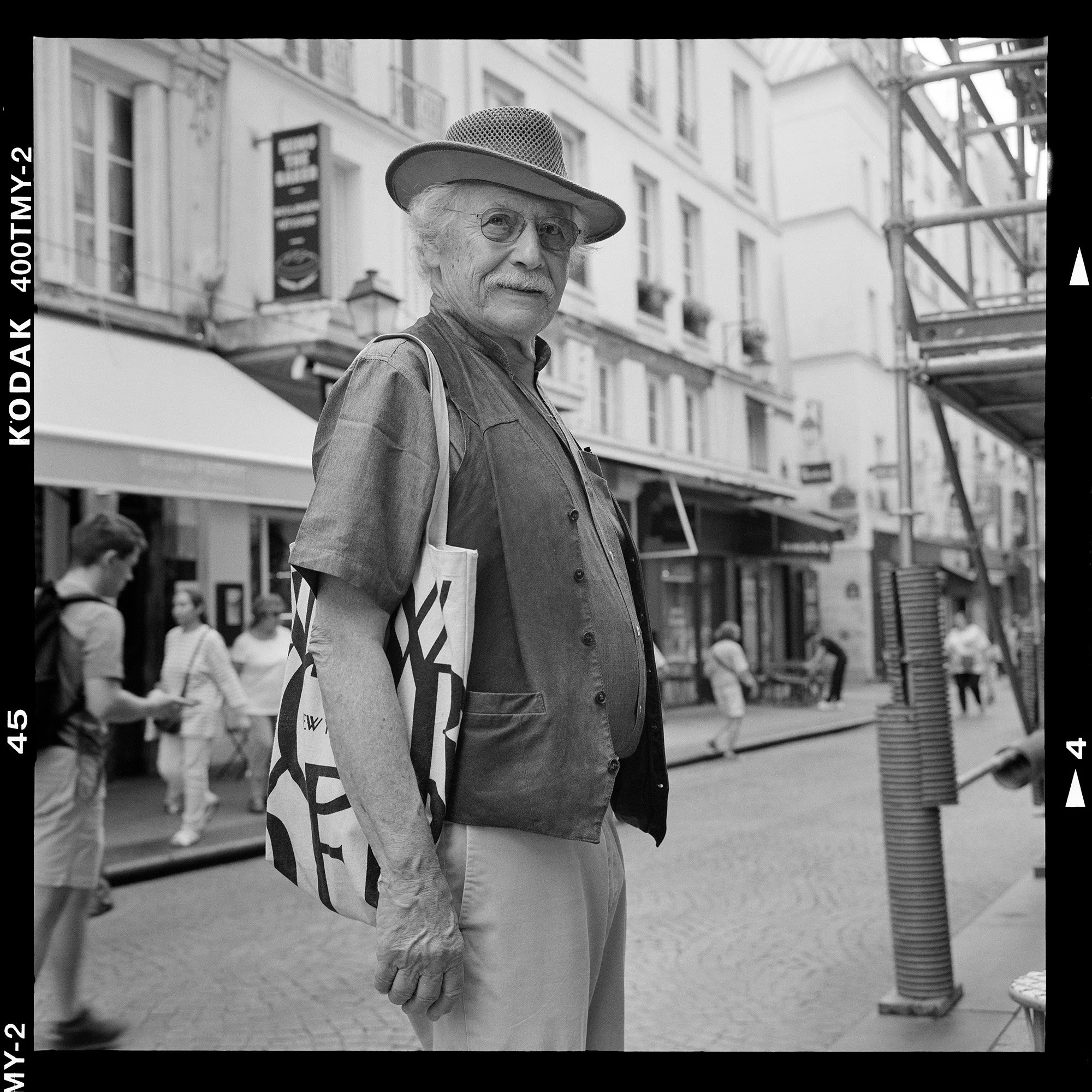 26-07-19A-Rollei192-Paris_SNR3468.jpg