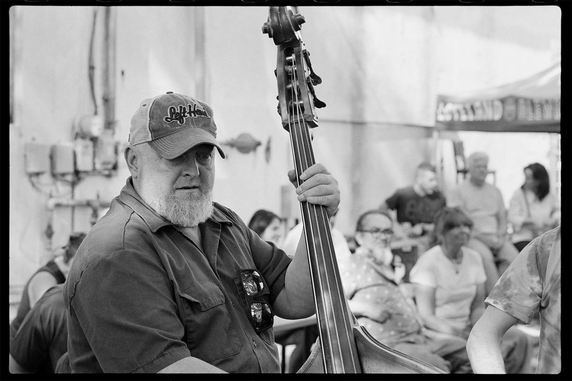 26-05-10-NikonF2-LovelandBluegrassJam_SNR0636.jpg