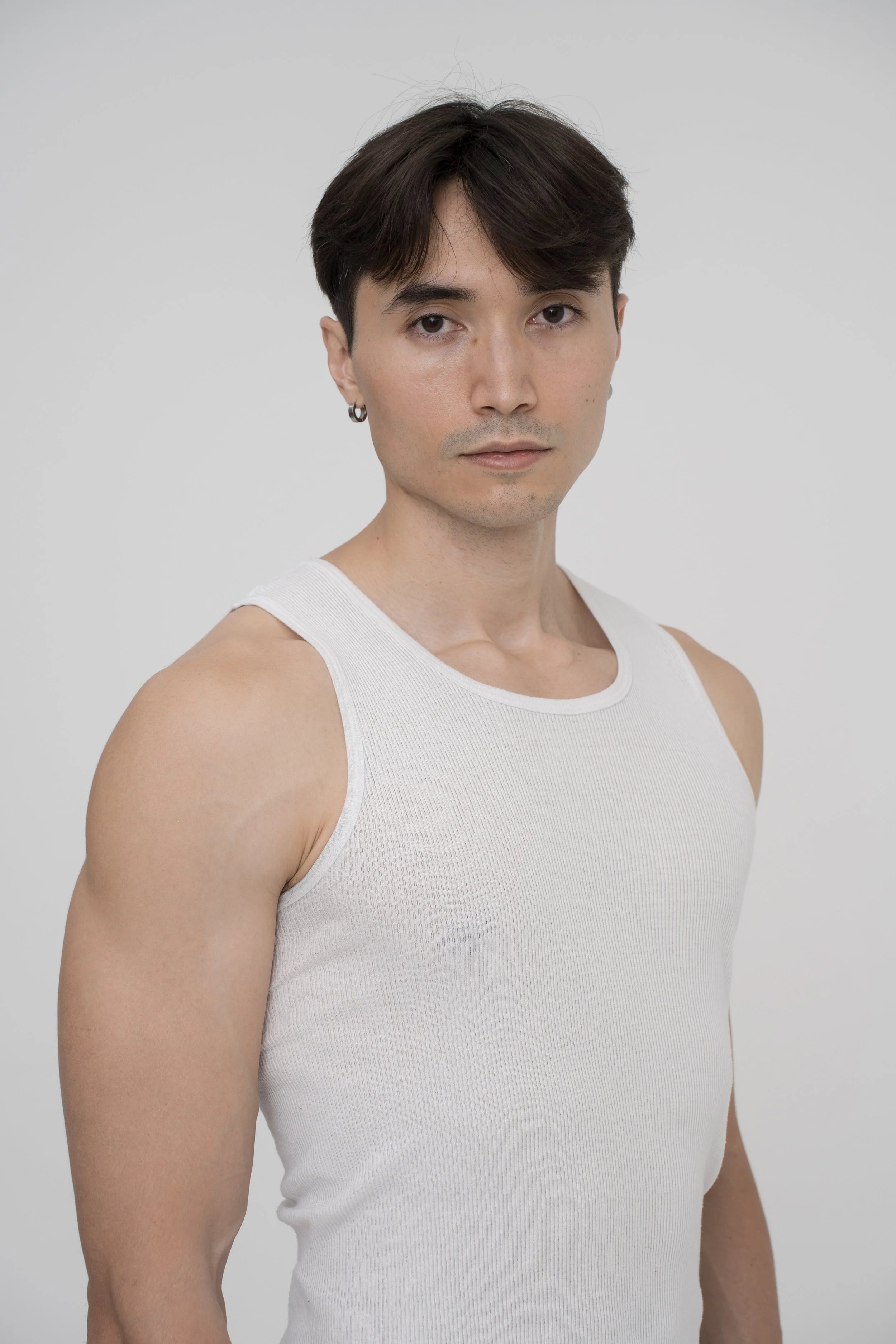 Portrait - abdomen up, profile.jpeg