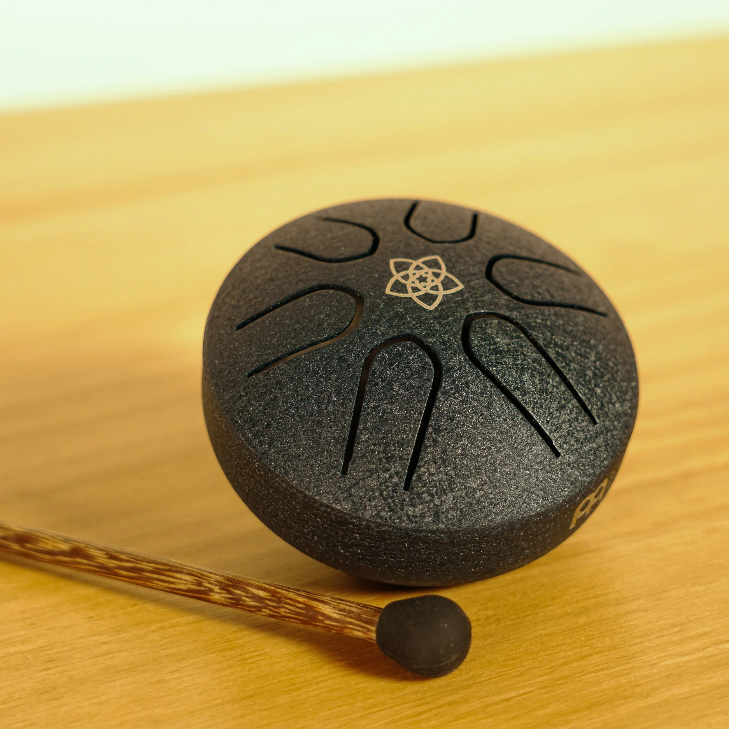 Pocket Steel Tongue Drum color azul oscuro detalle