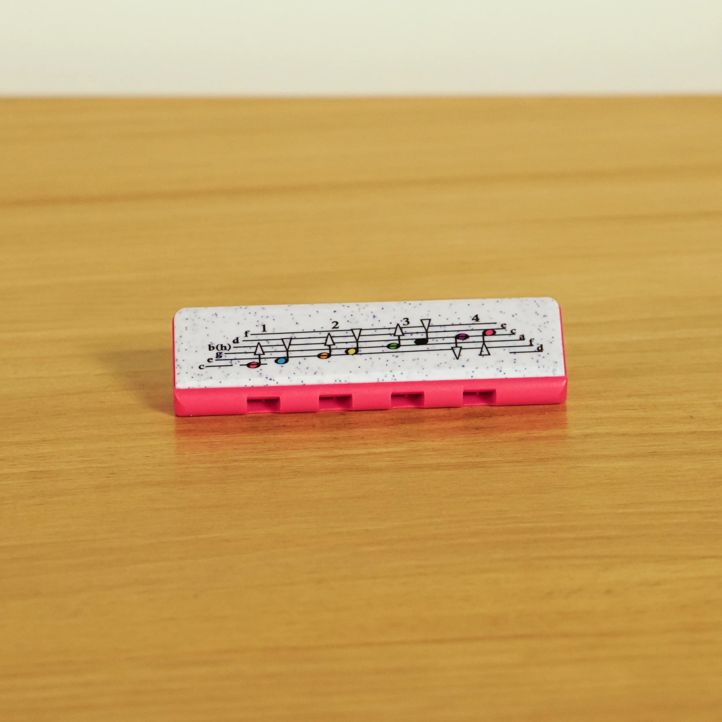 Armonica de iniciacion en Do color rosa.