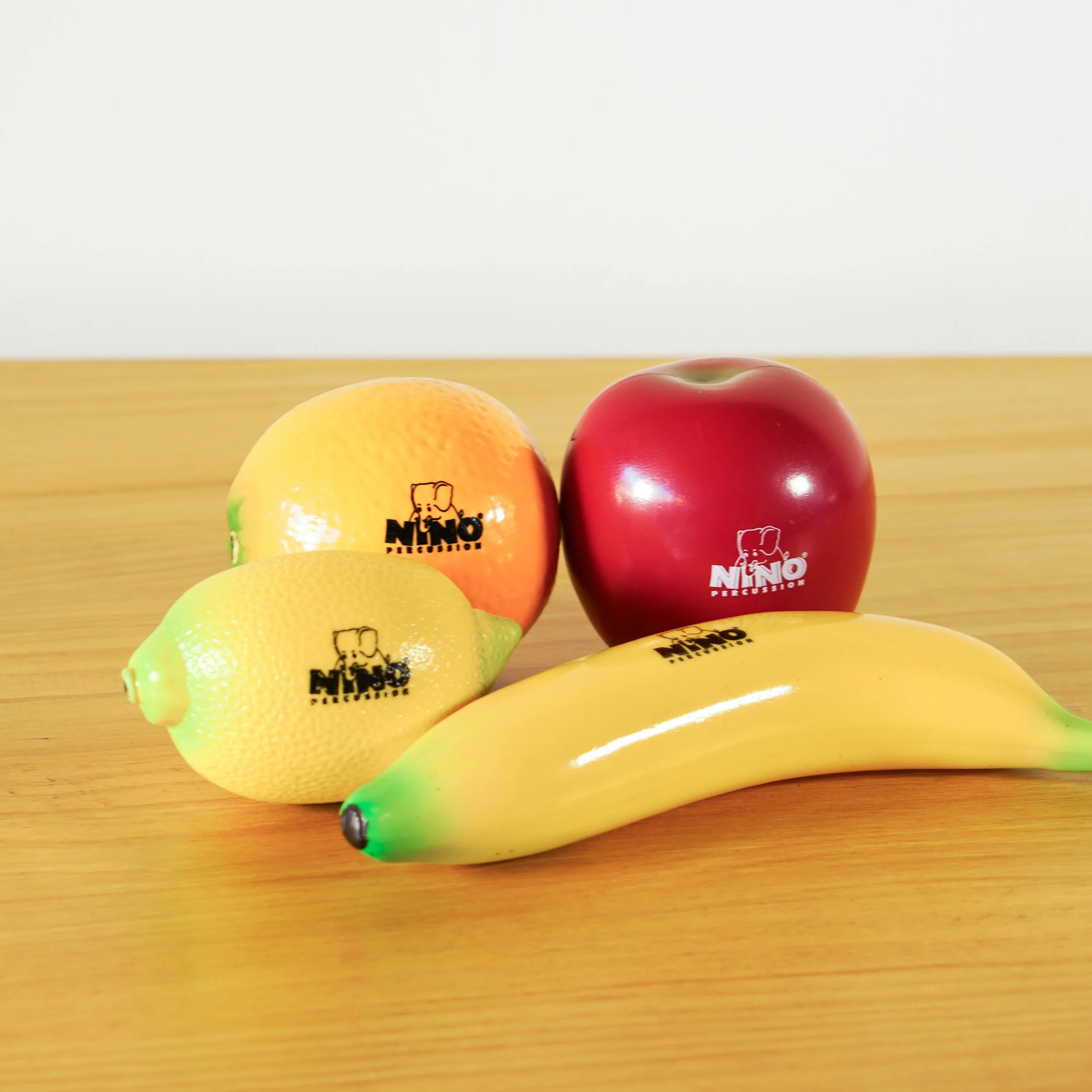 Set de shakers de fruta utilizado en actividad ritmica.