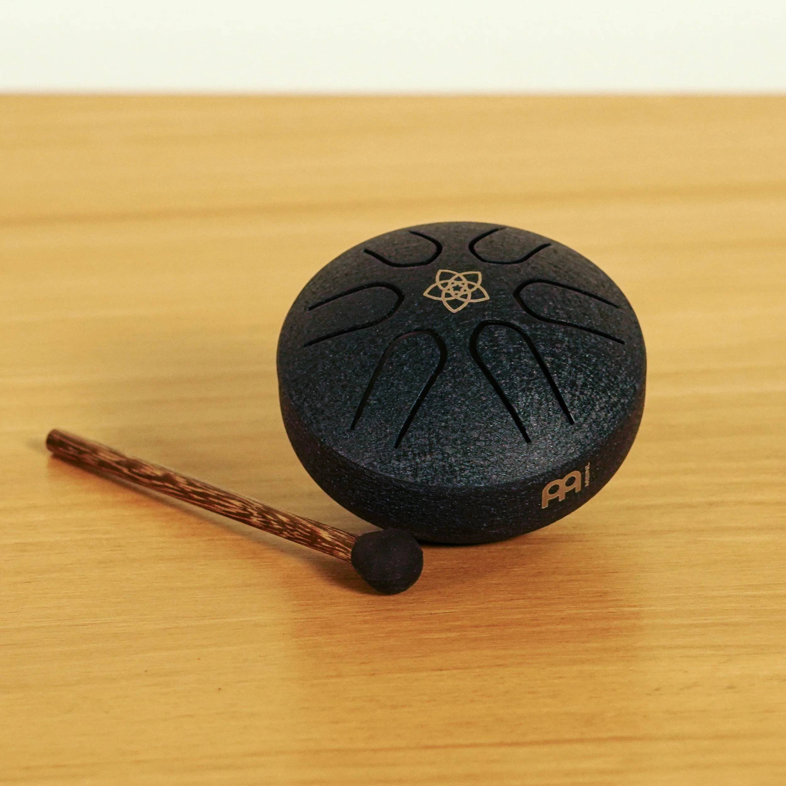 Pocket Steel Tongue Drum color azul oscuro.