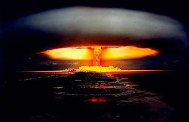 LA SPHÈRE DE PLUTON ET LA QUESTION NUCLÉAIRE