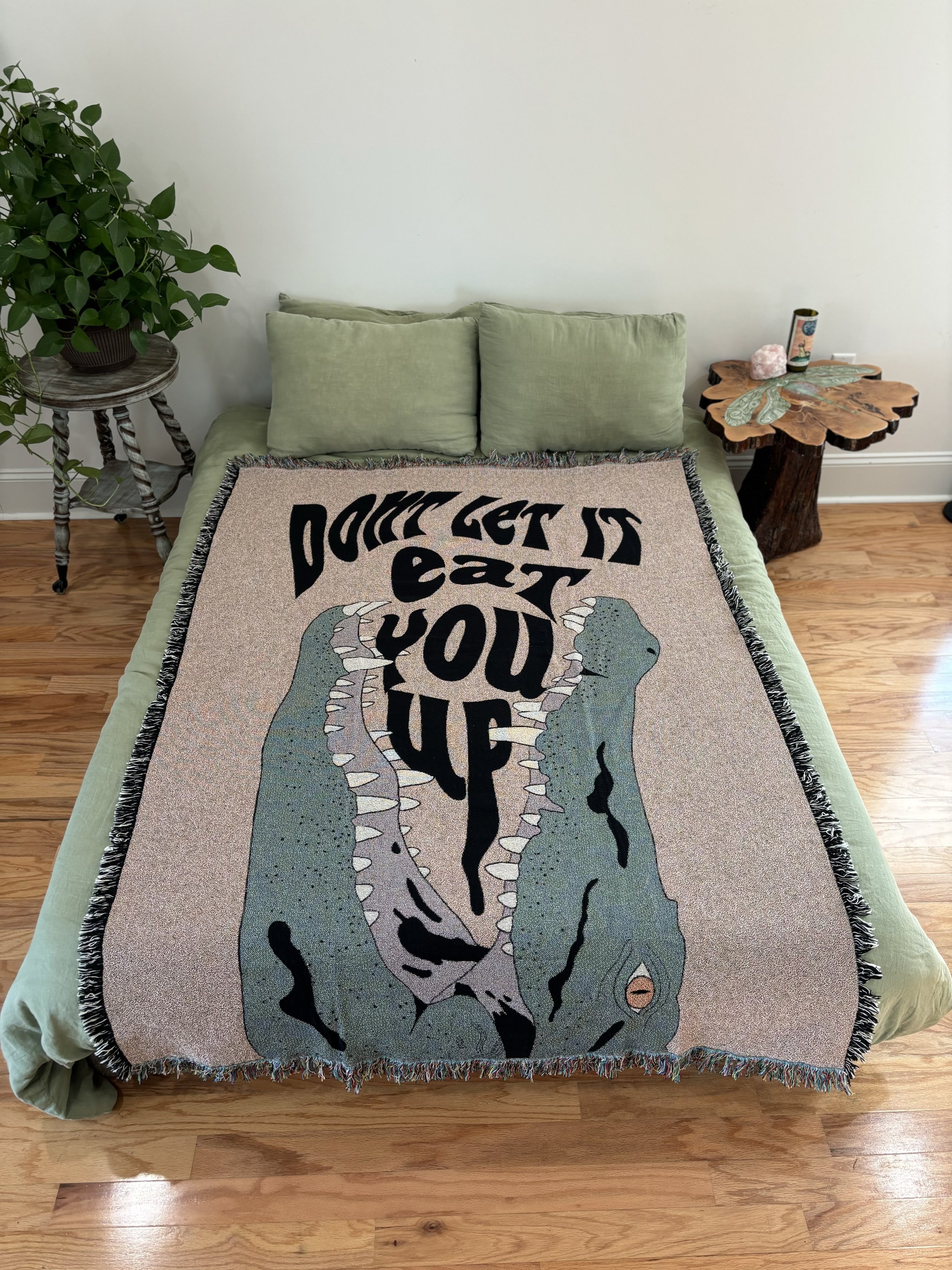Alligator Vintage-Style Woven Blanket
