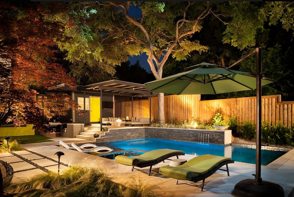 outdoornight5pool.jpg