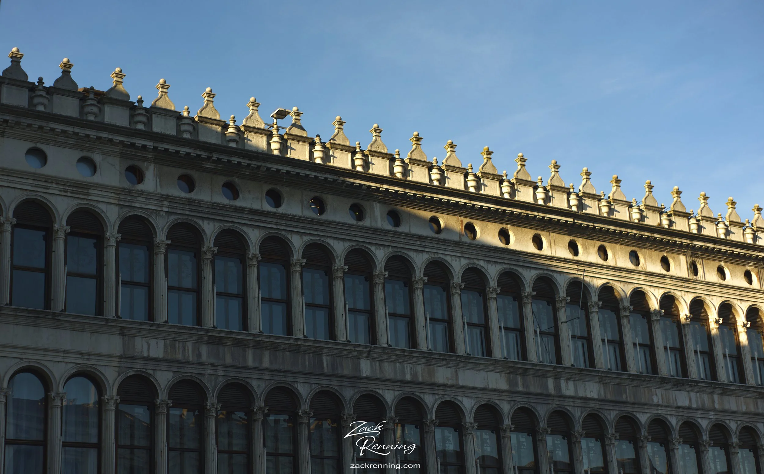 The perimeter building of San Marco Plaza