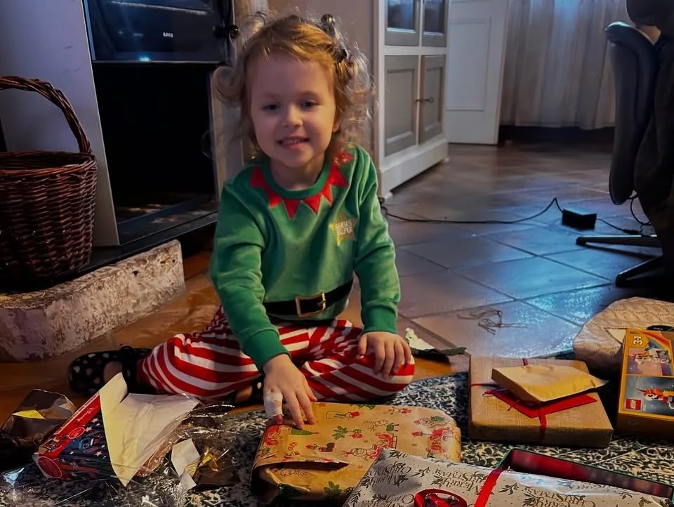 Christmas elf does not come with rental at La Tour Blanche. It is a bring your own elf policy.