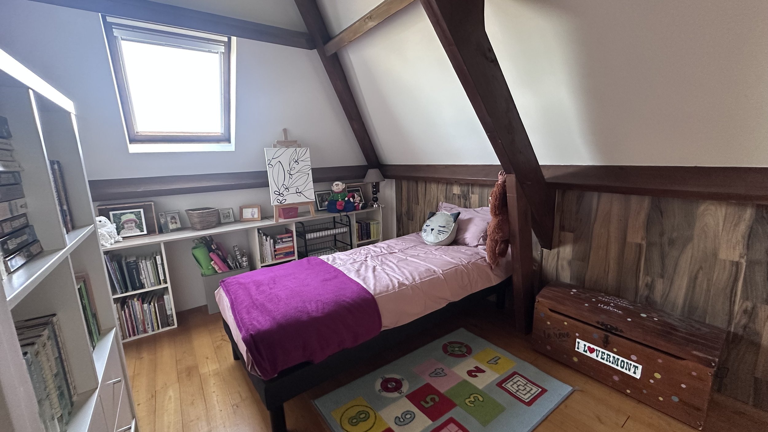 Back study/ childs bedoom